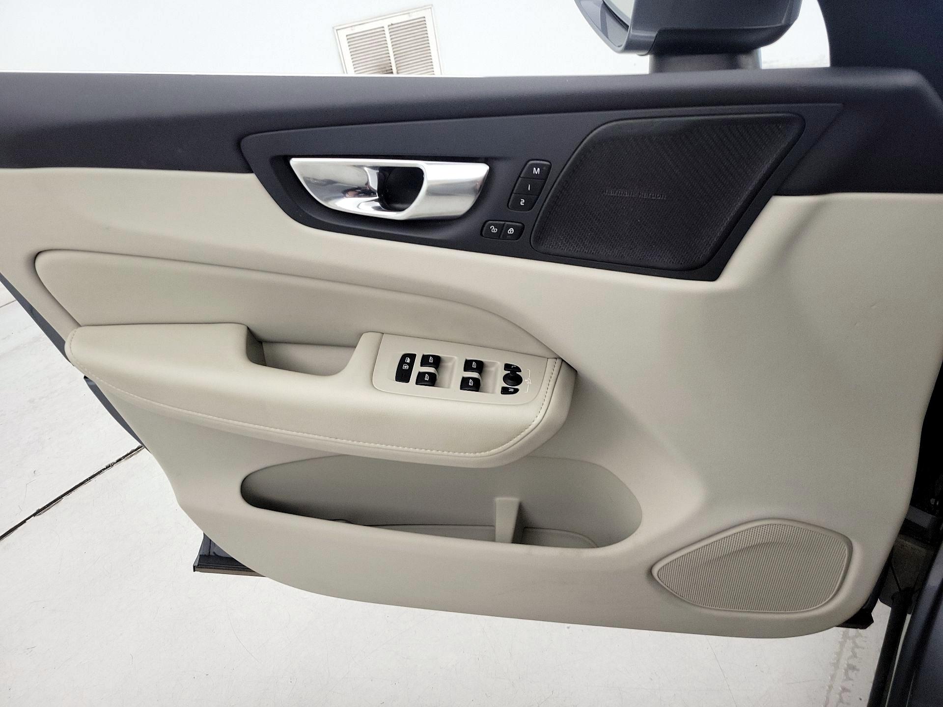 Thumbnail: 2021 Volvo XC60 - 12