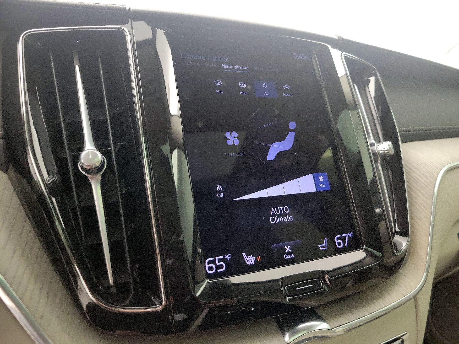 Thumbnail: 2021 Volvo XC60 - 16