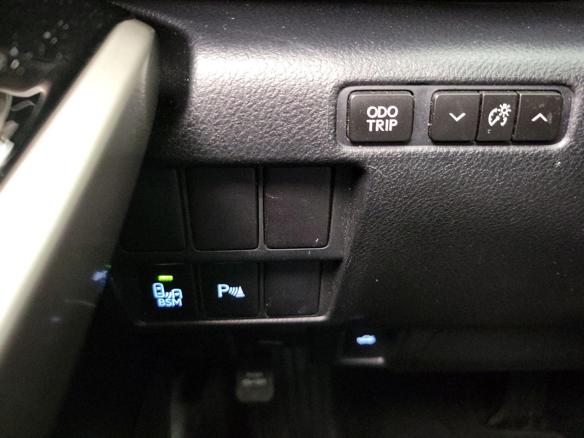 Thumbnail: 2015 Lexus IS - 13