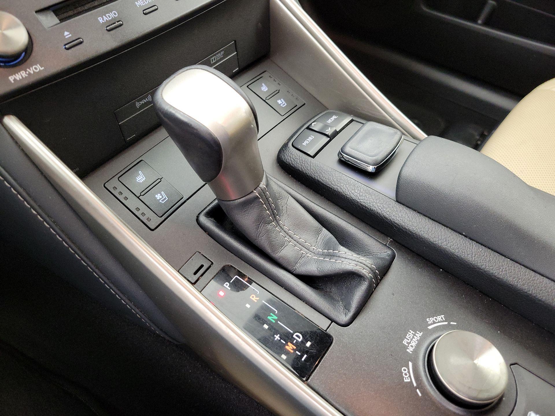 Thumbnail: 2015 Lexus IS - 18