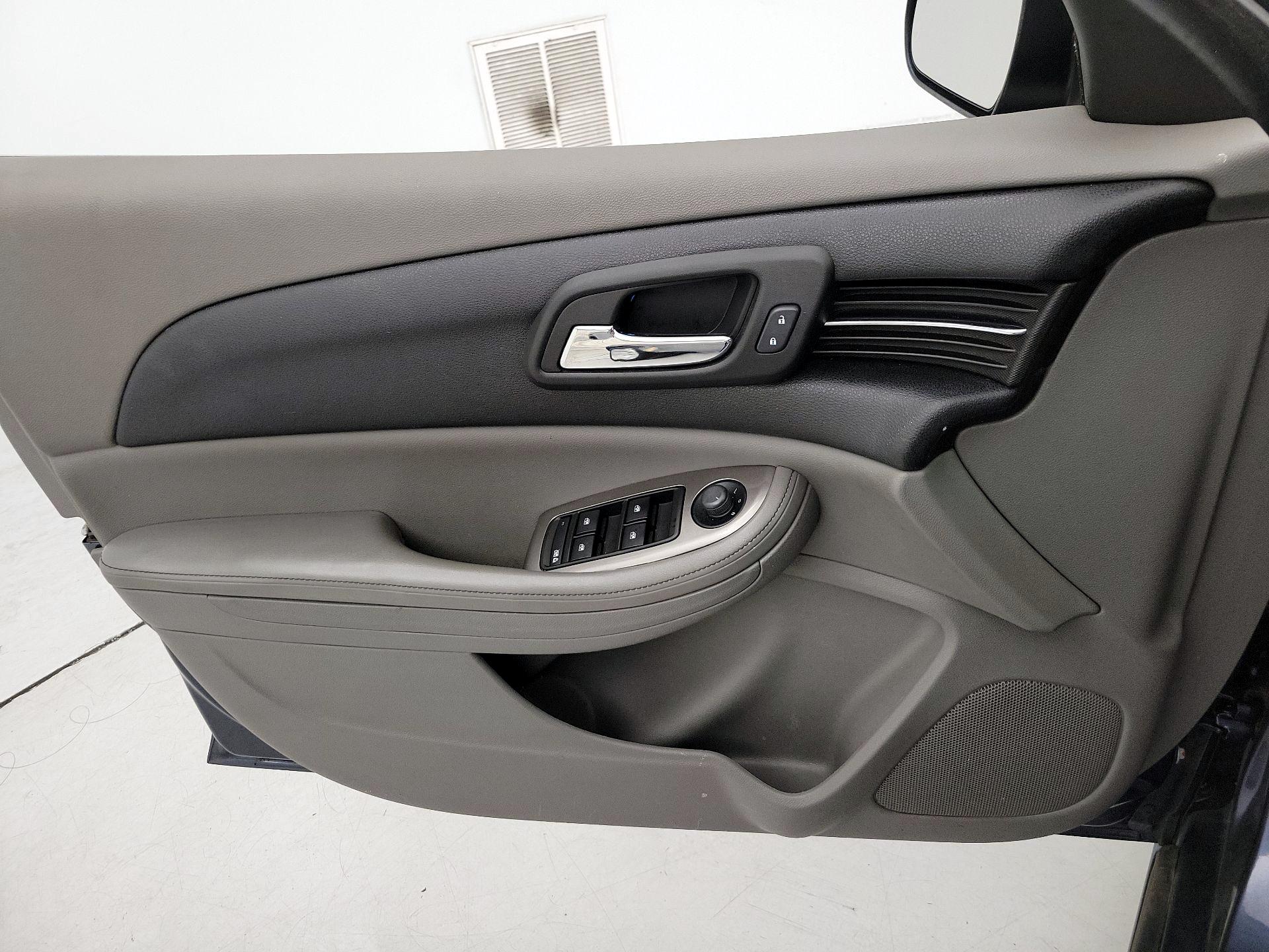 Thumbnail: 2014 Chevrolet Malibu - 12