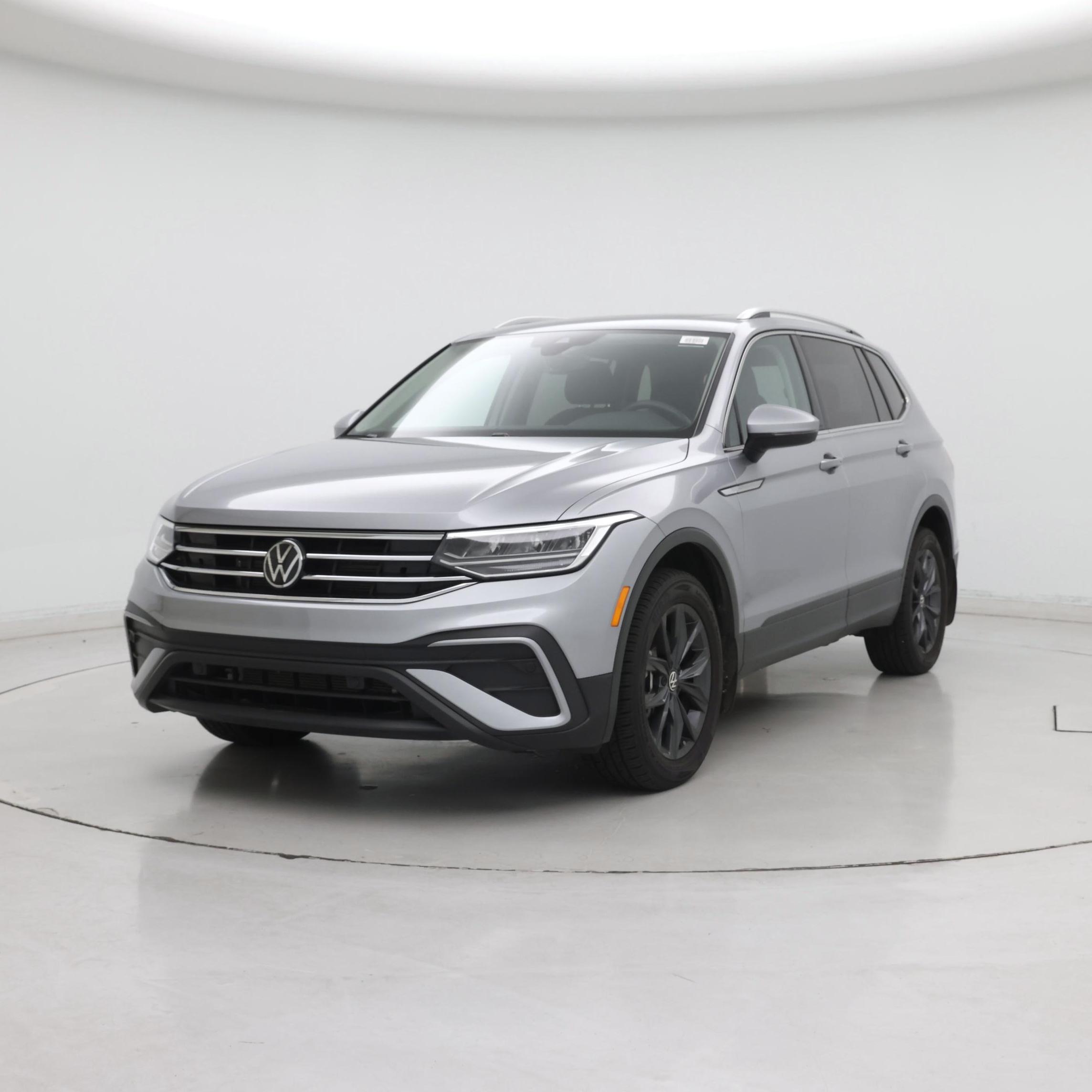 Thumbnail: 2022 Volkswagen Tiguan - 4