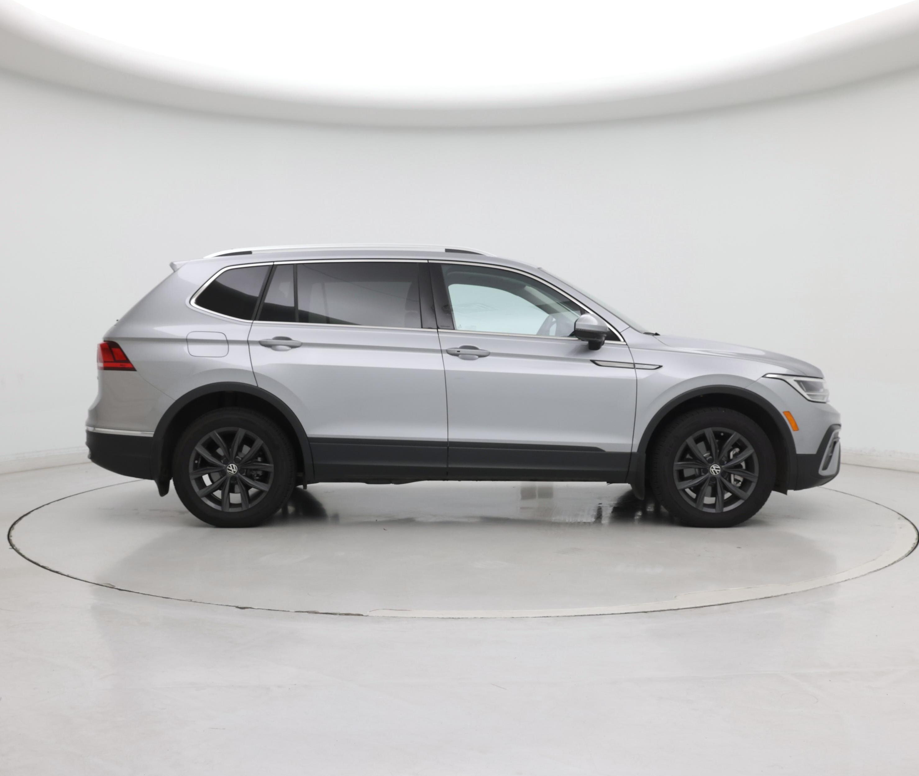 Thumbnail: 2022 Volkswagen Tiguan - 7