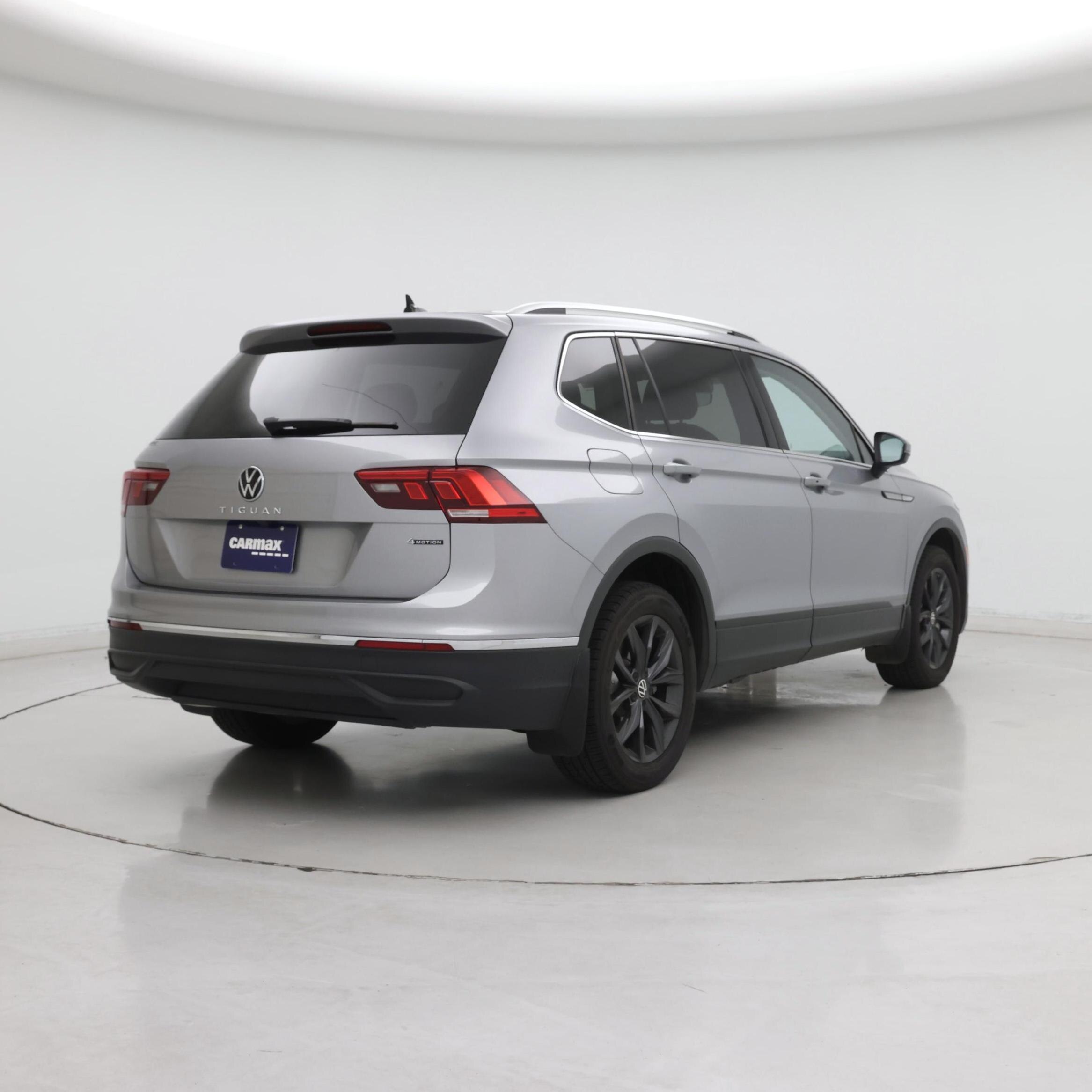 Thumbnail: 2022 Volkswagen Tiguan - 8