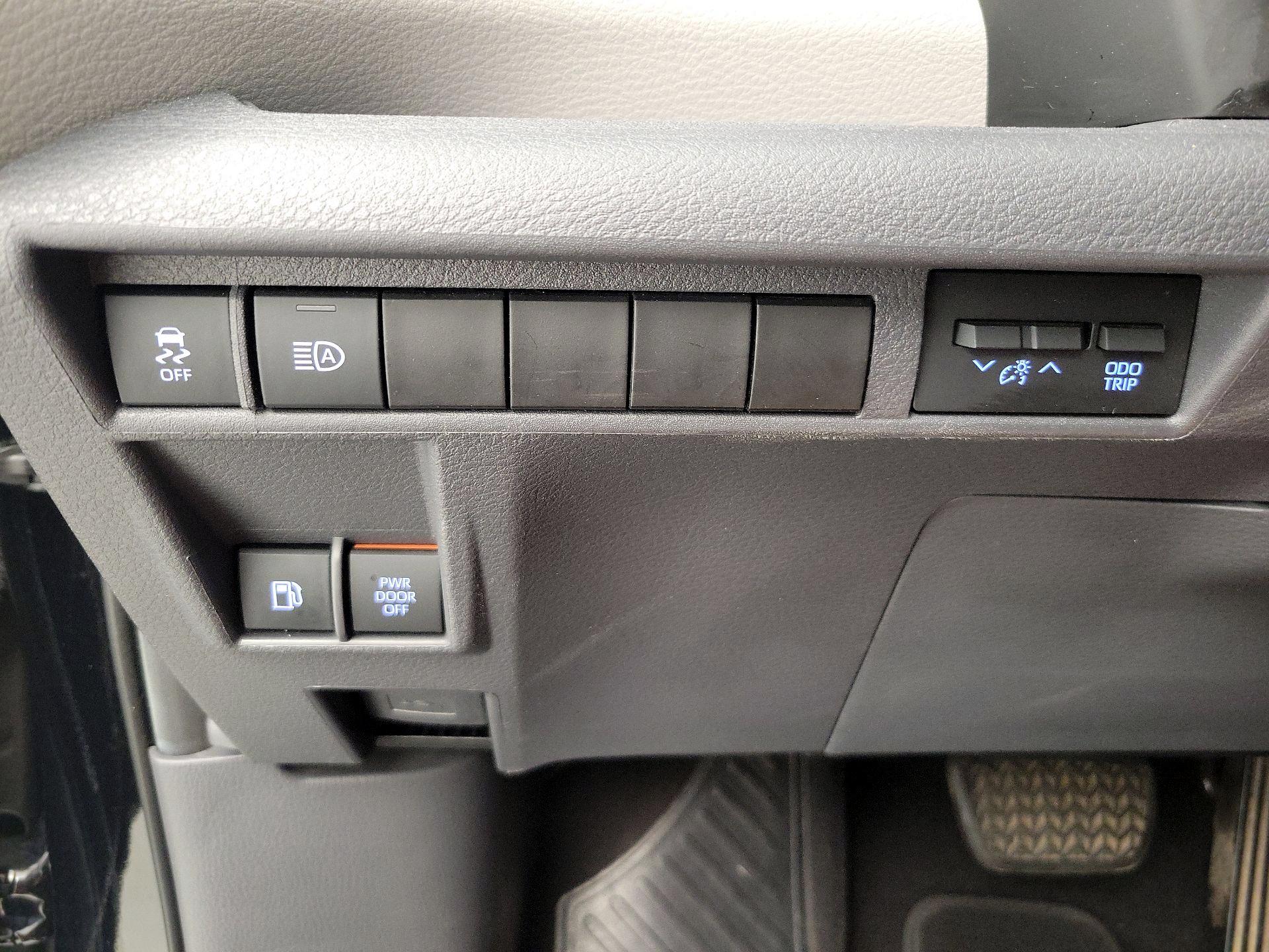 Thumbnail: 2022 Toyota Sienna - 13