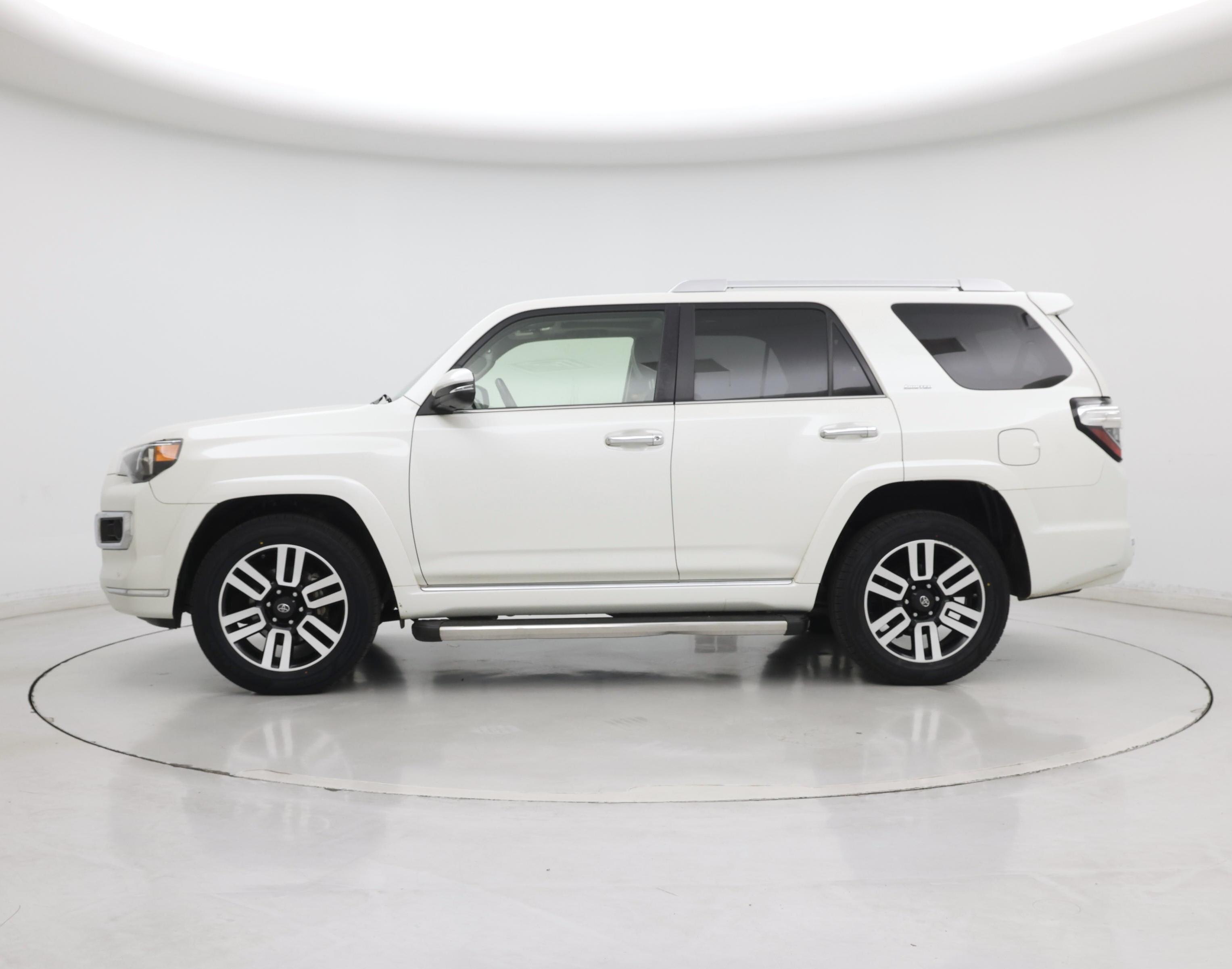 Thumbnail: 2017 Toyota 4Runner - 3