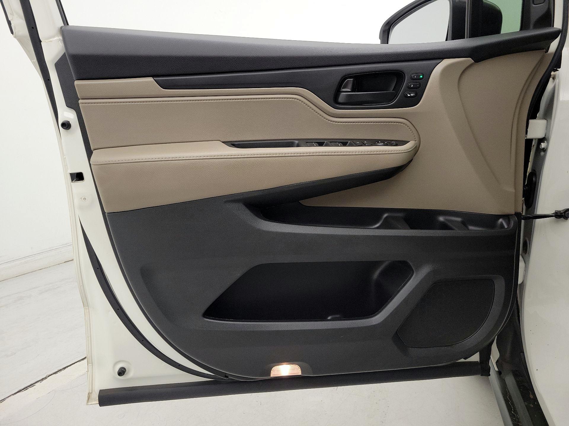 Thumbnail: 2019 Honda Odyssey - 12