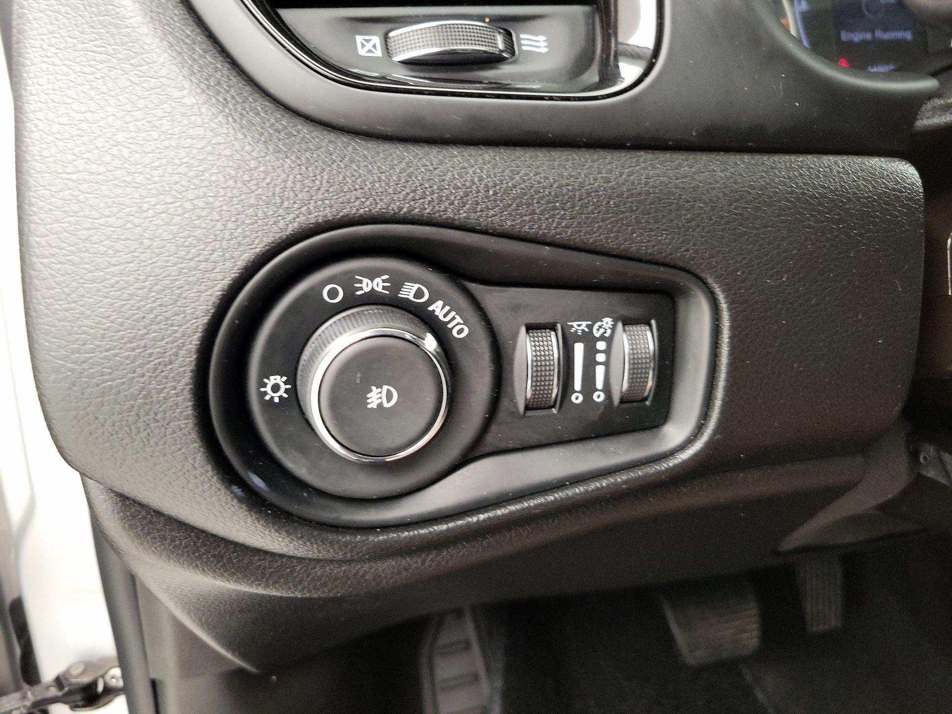 Thumbnail: 2020 Jeep Renegade - 13
