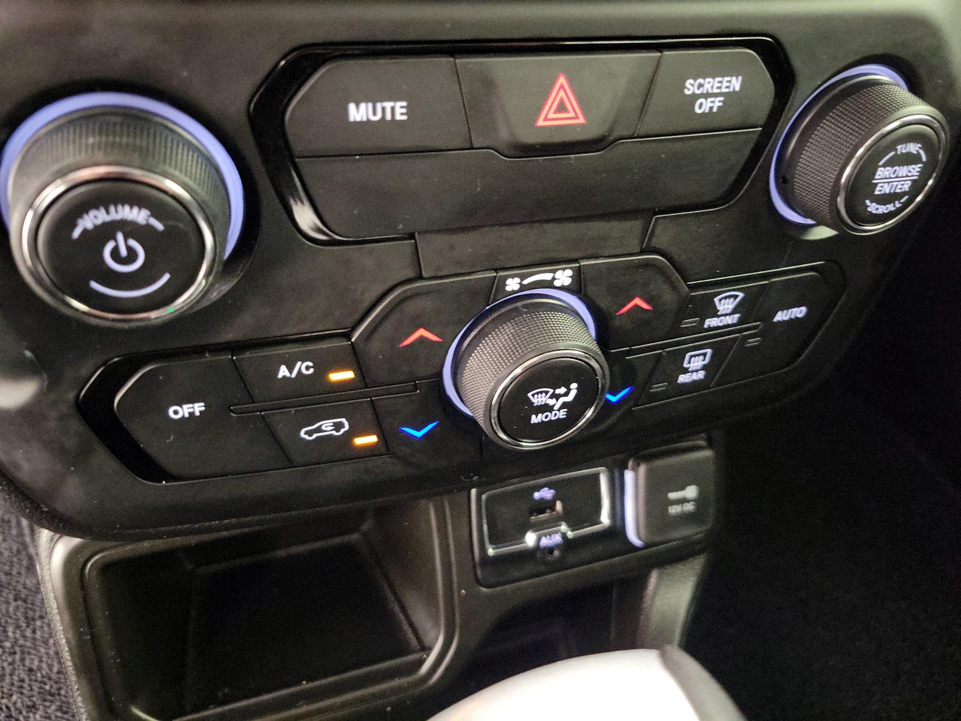 Thumbnail: 2020 Jeep Renegade - 16