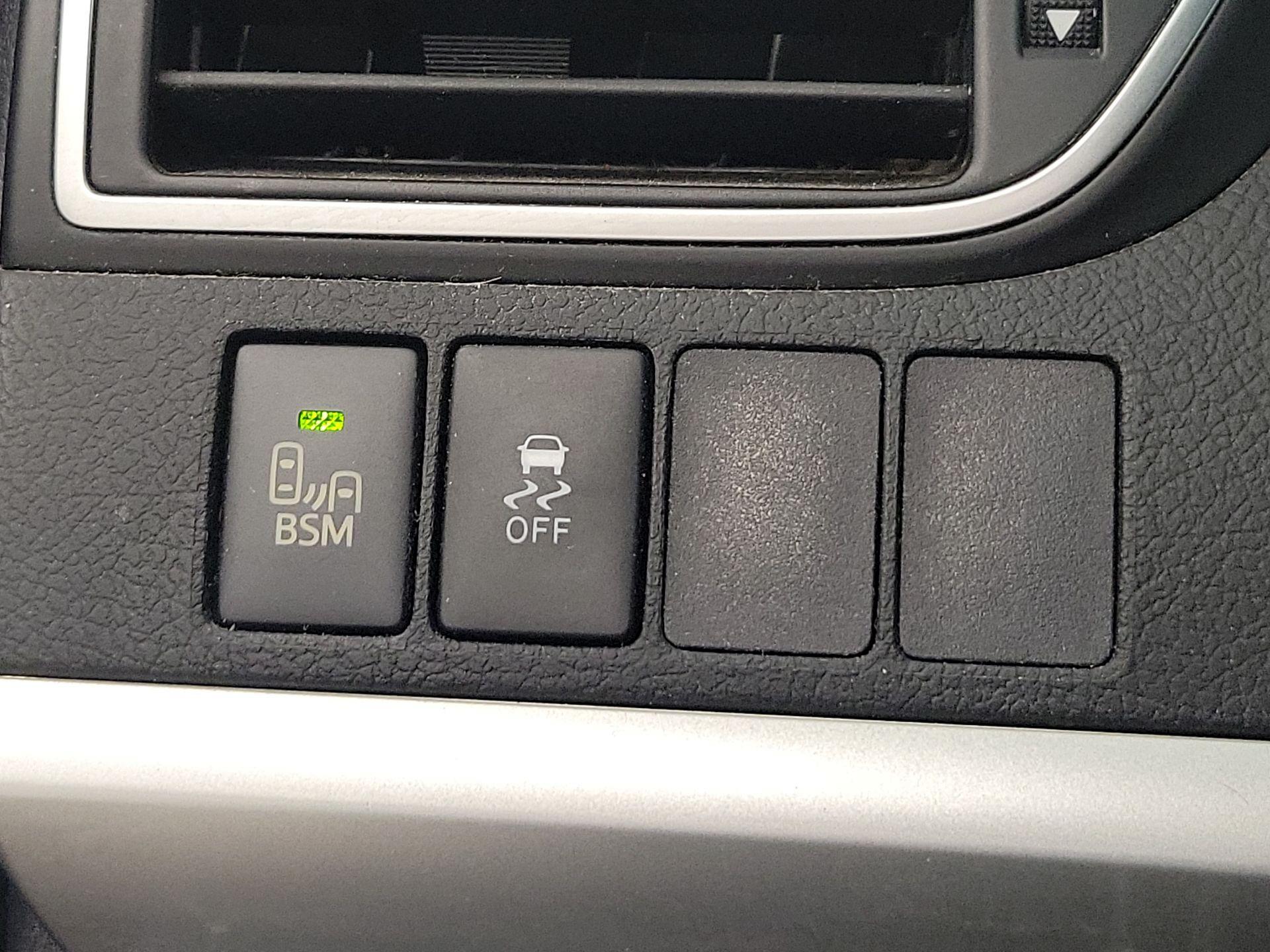 Thumbnail: 2015 Toyota Camry - 13