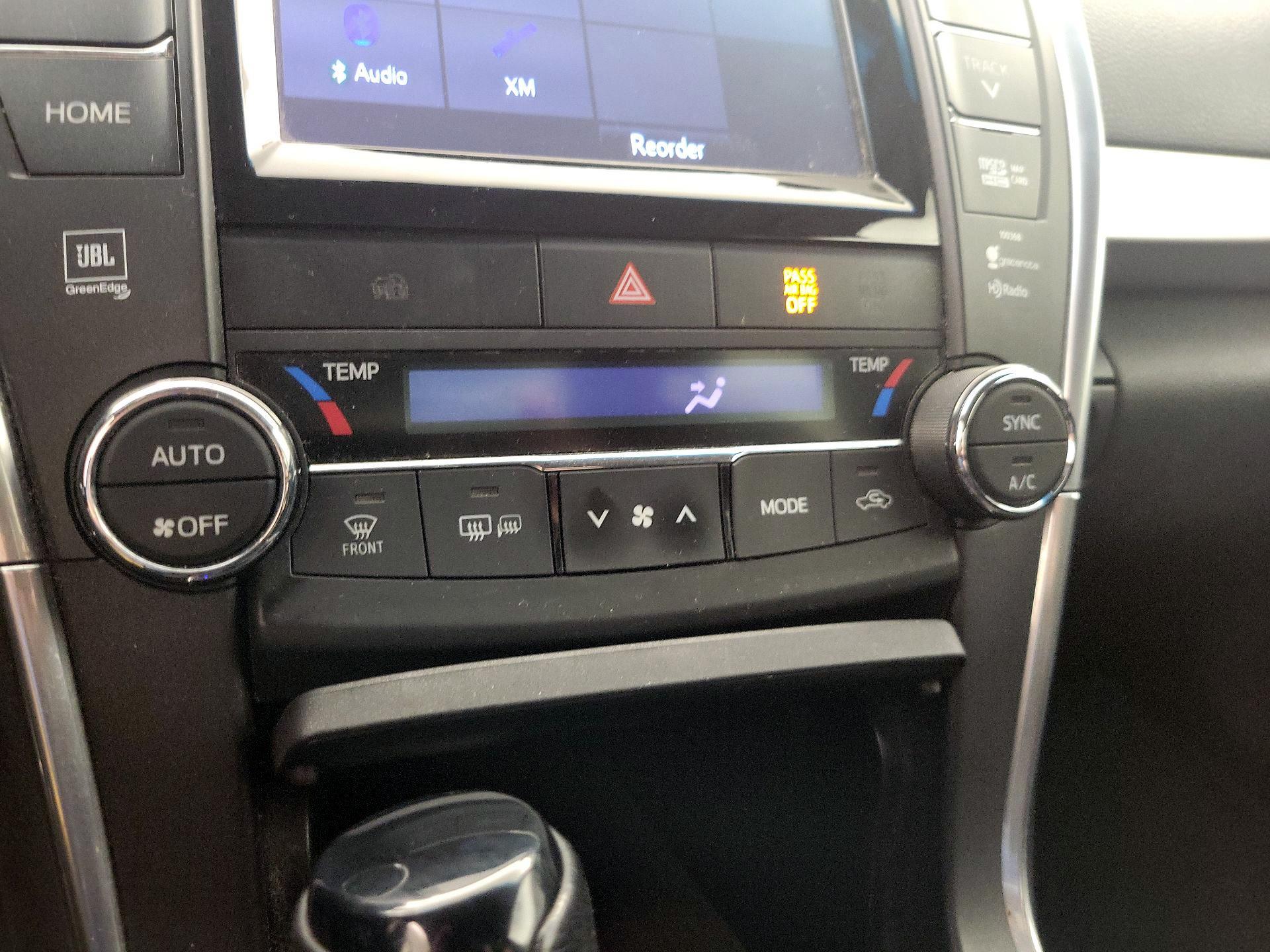 Thumbnail: 2015 Toyota Camry - 16