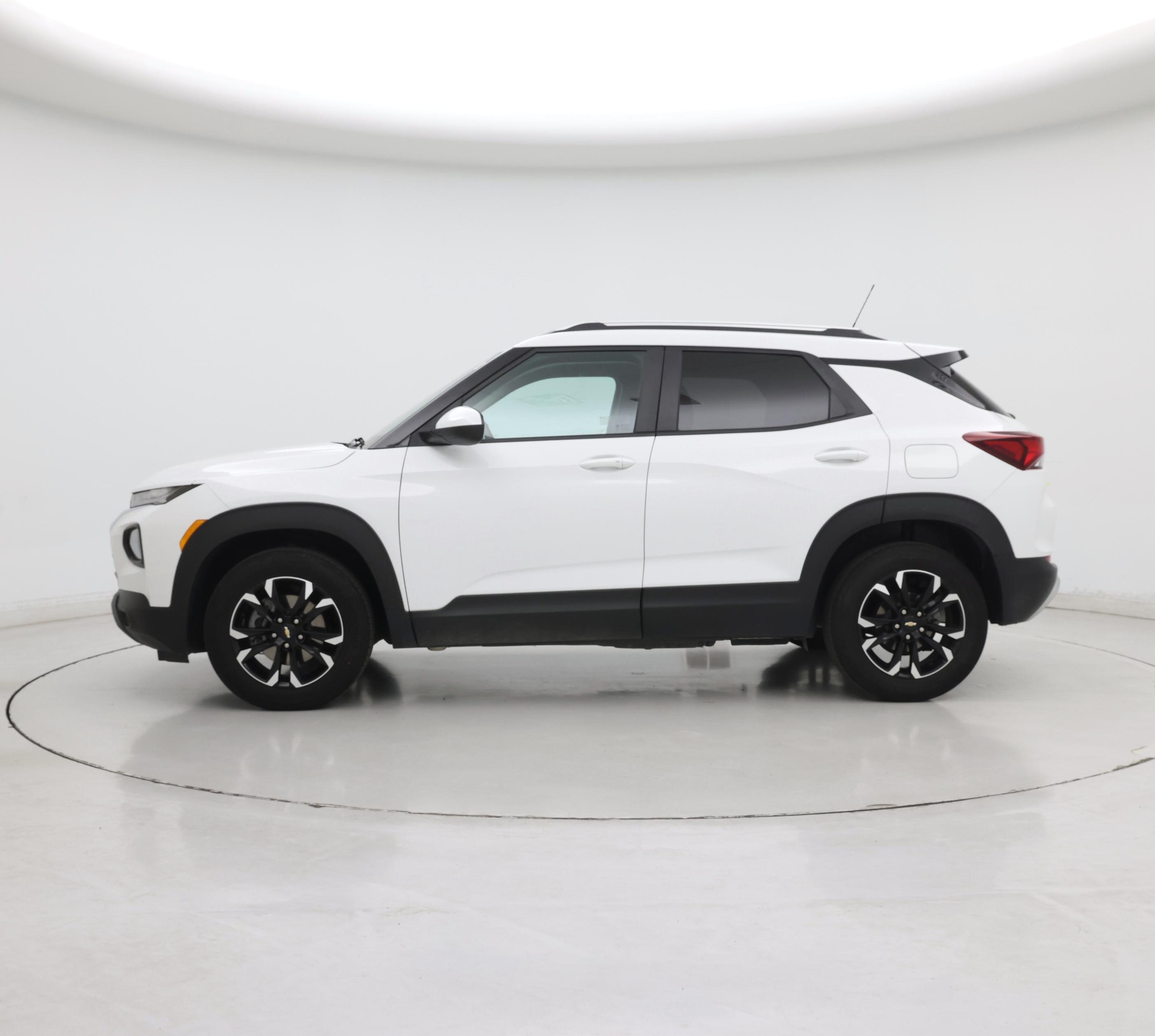Thumbnail: 2023 Chevrolet TrailBlazer - 3