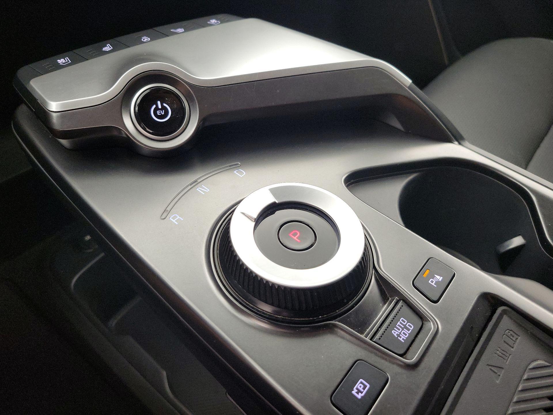 Thumbnail: 2022 Kia EV6 - 18
