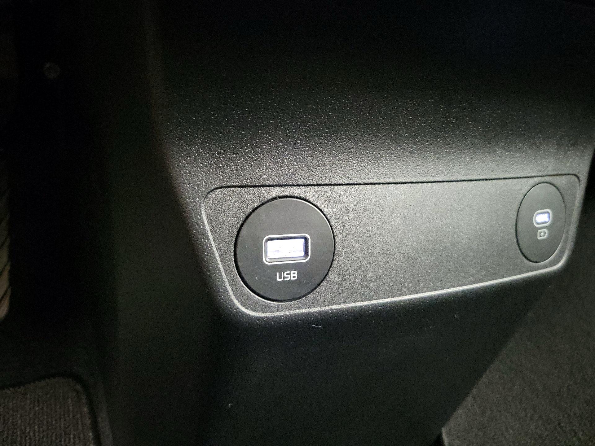 Thumbnail: 2022 Kia EV6 - 19
