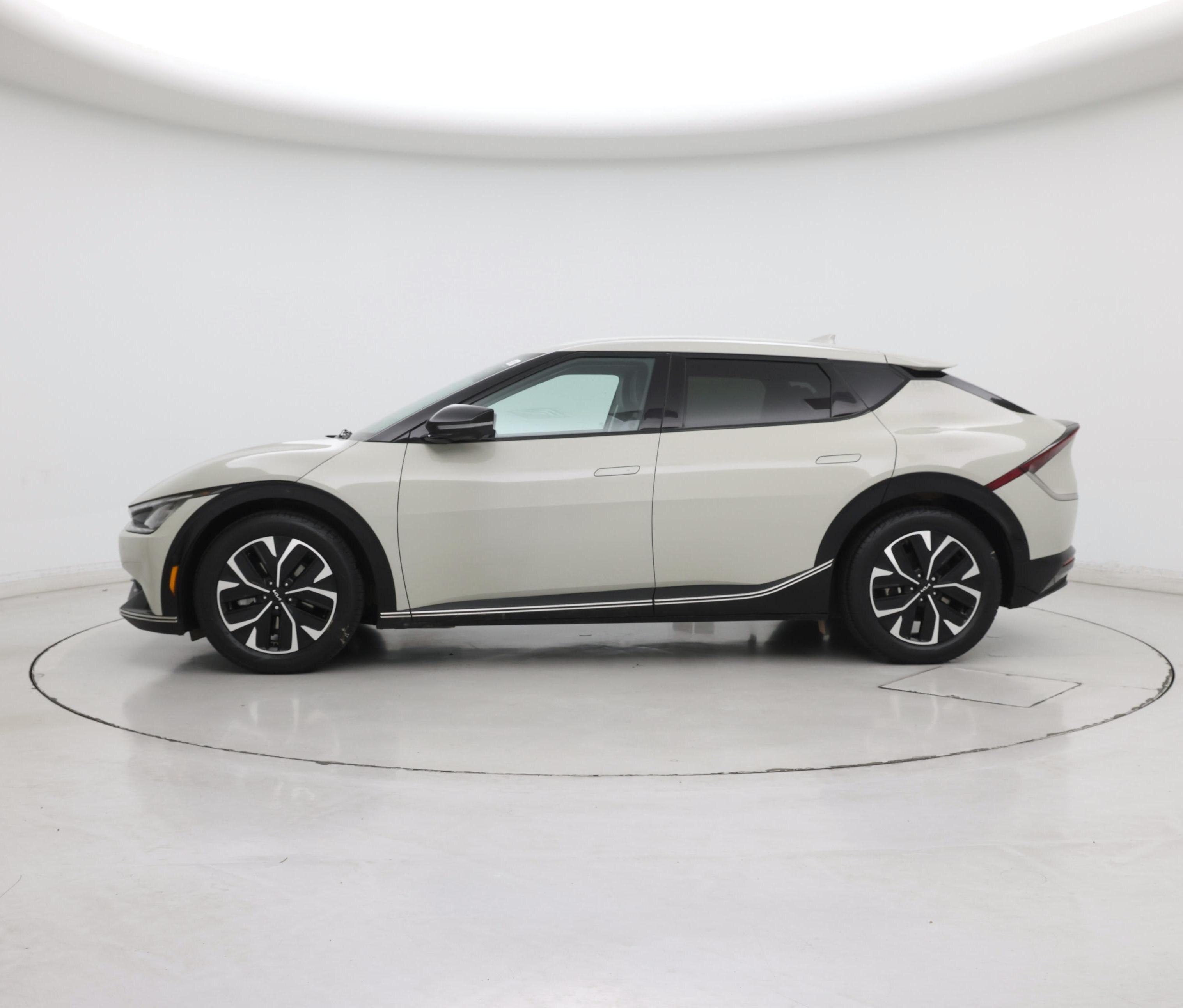 Thumbnail: 2022 Kia EV6 - 3