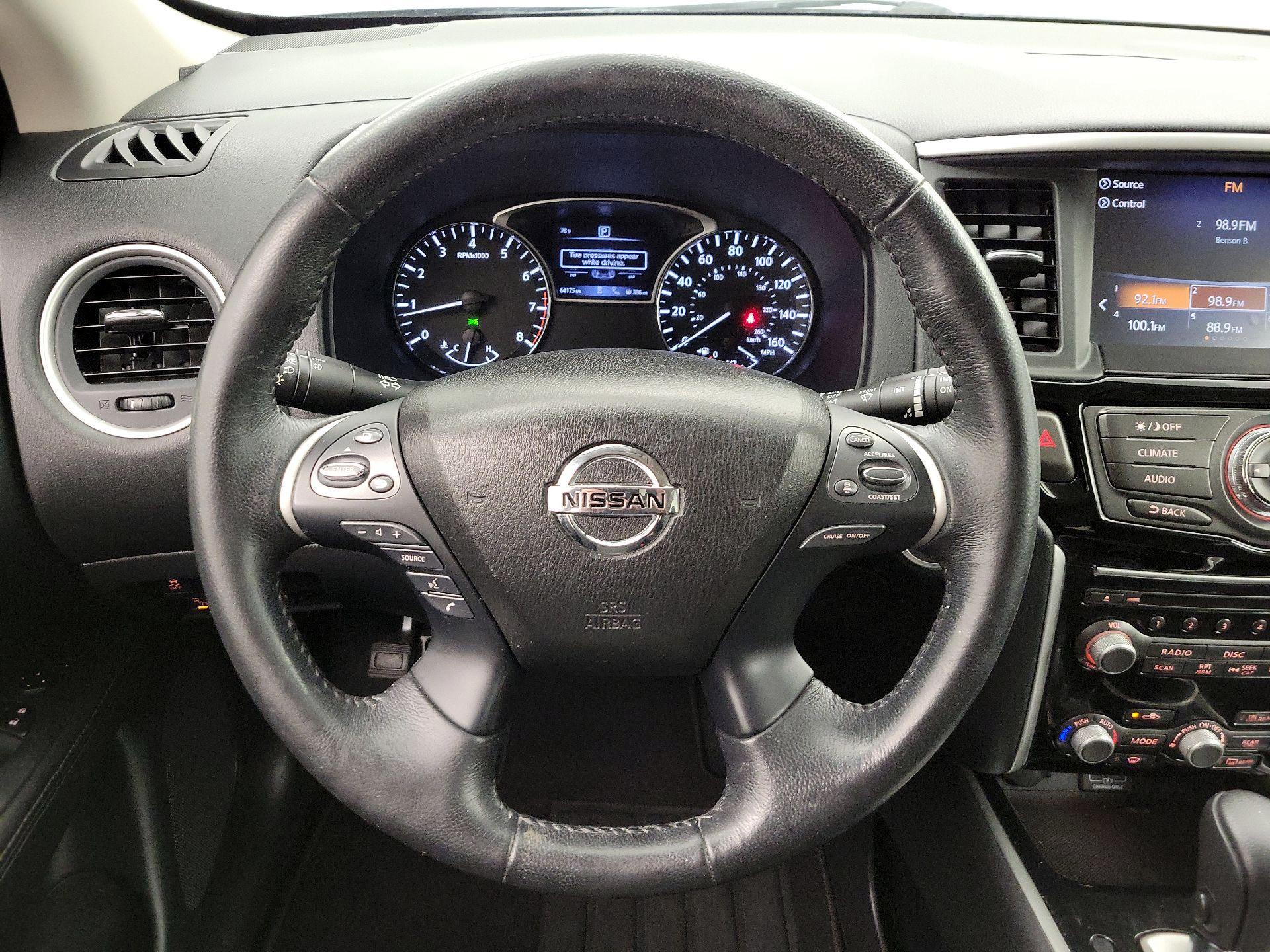 Thumbnail: 2020 Nissan Pathfinder - 10