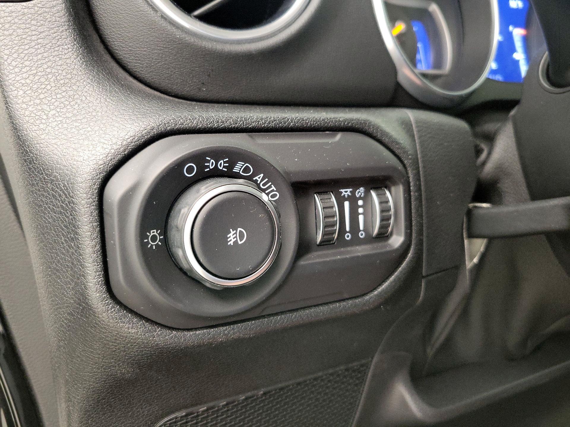 Thumbnail: 2018 Jeep Wrangler - 13