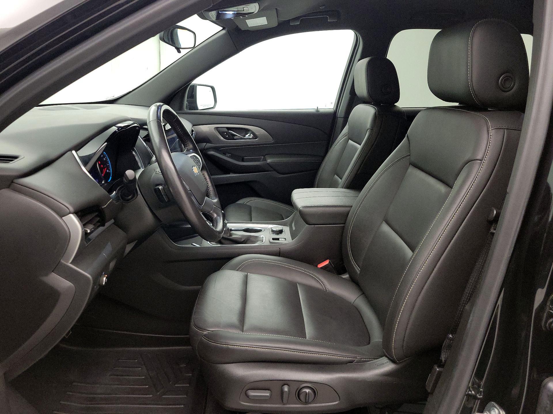 Thumbnail: 2022 Chevrolet Traverse - 11