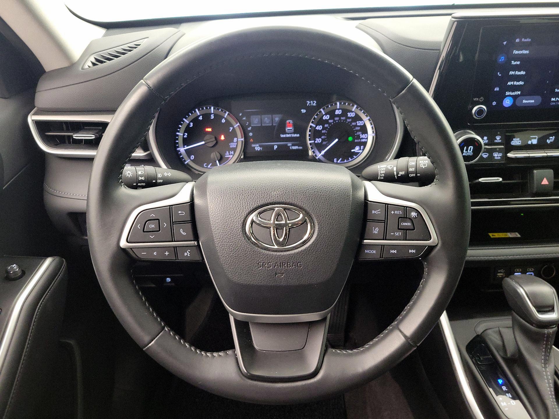 Thumbnail: 2023 Toyota Highlander - 10