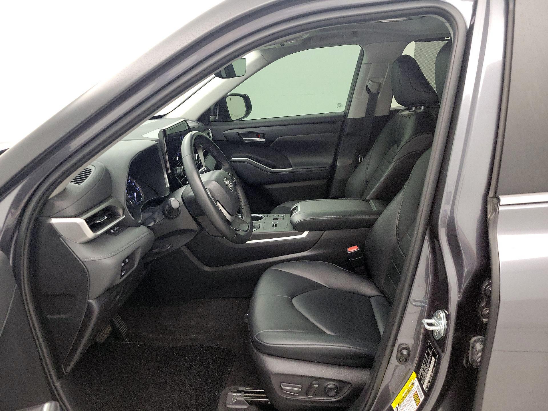 Thumbnail: 2023 Toyota Highlander - 11