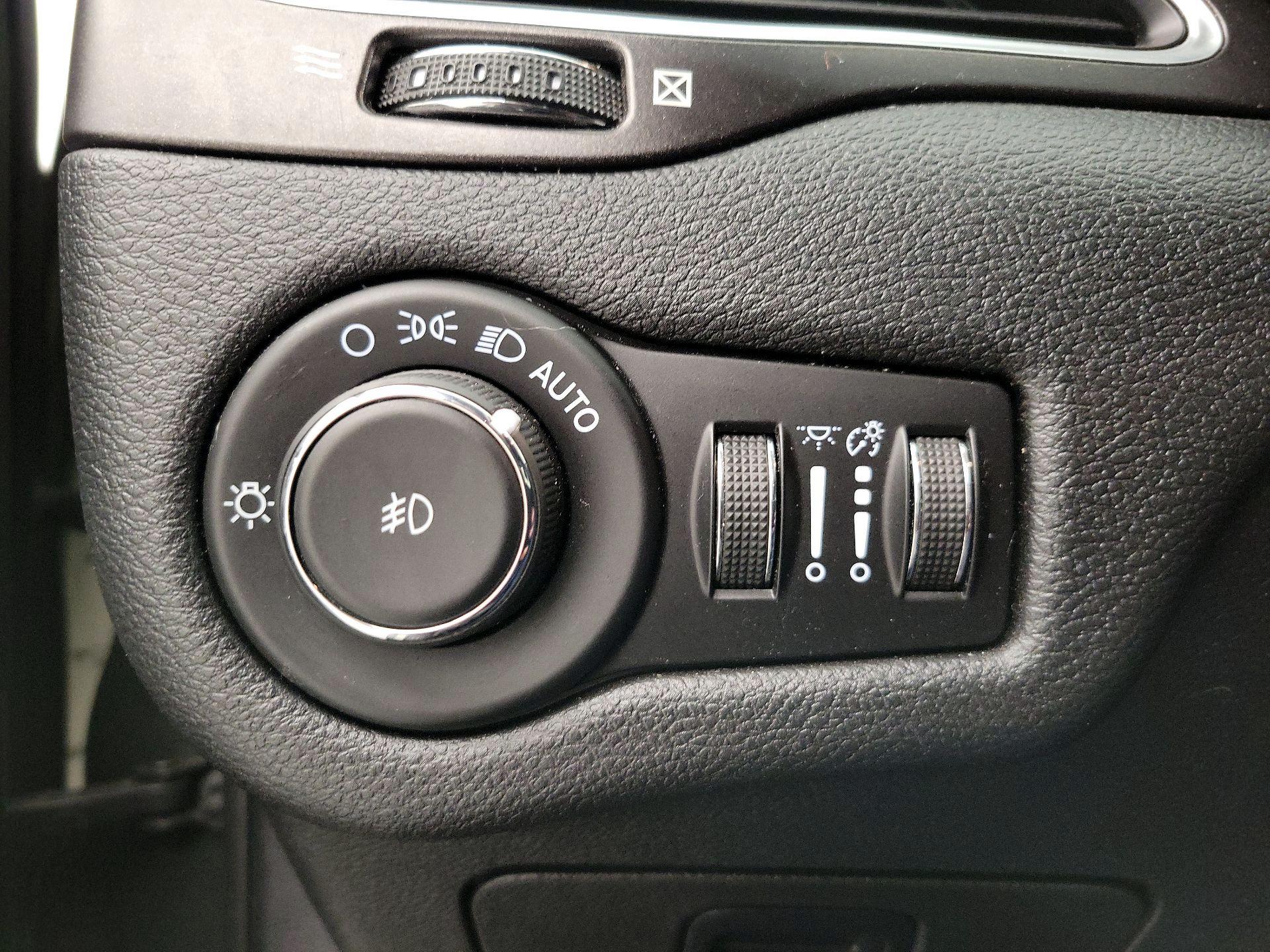 Thumbnail: 2020 Jeep Cherokee - 13