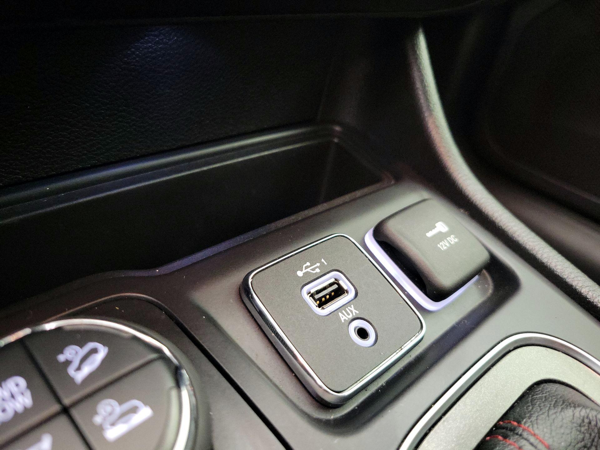 Thumbnail: 2020 Jeep Cherokee - 18