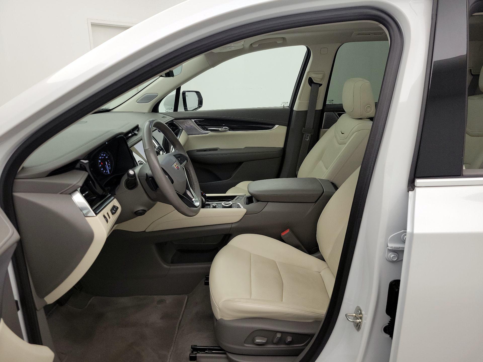 Thumbnail: 2023 Cadillac XT6 - 11