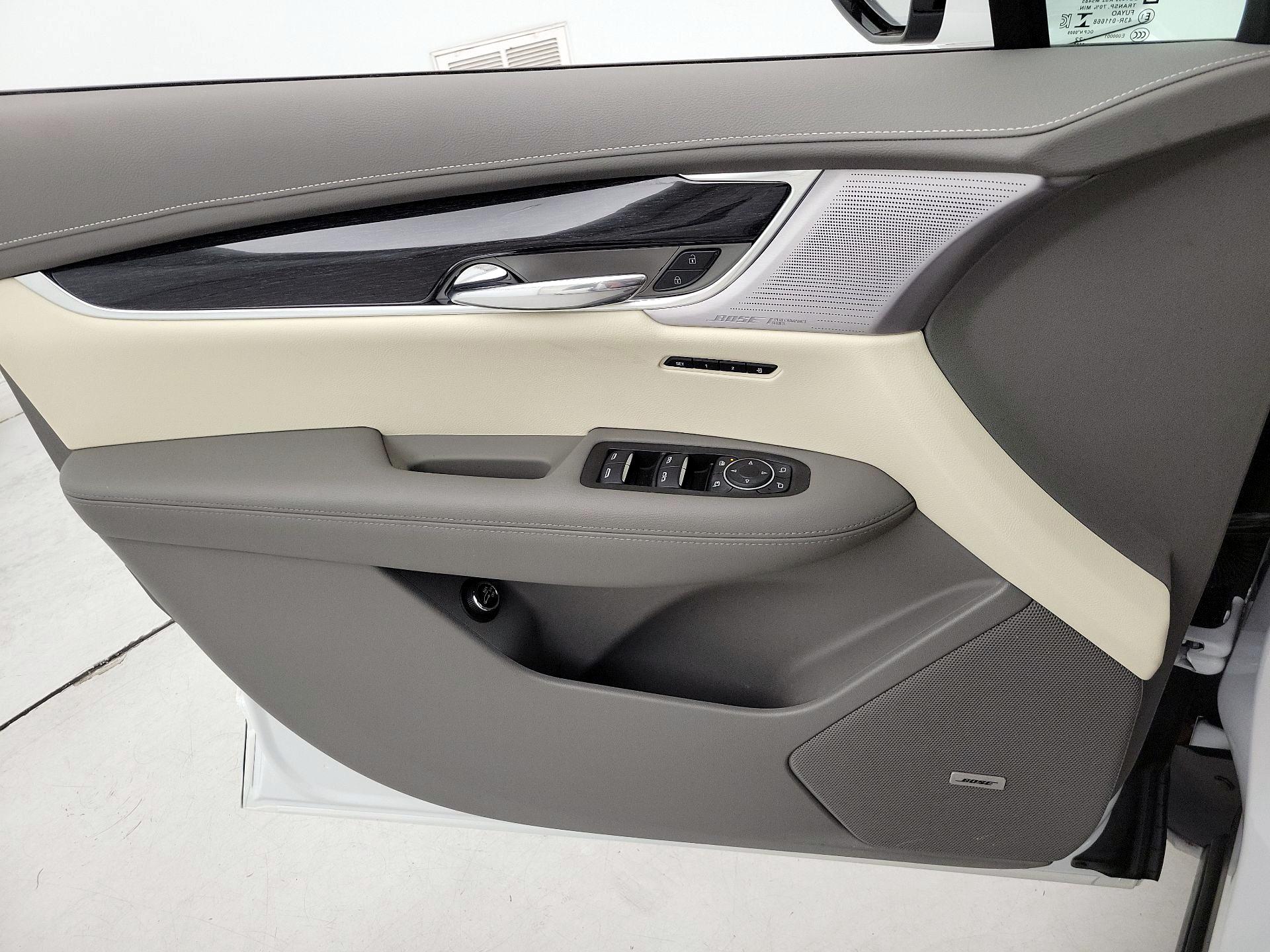 Thumbnail: 2023 Cadillac XT6 - 12