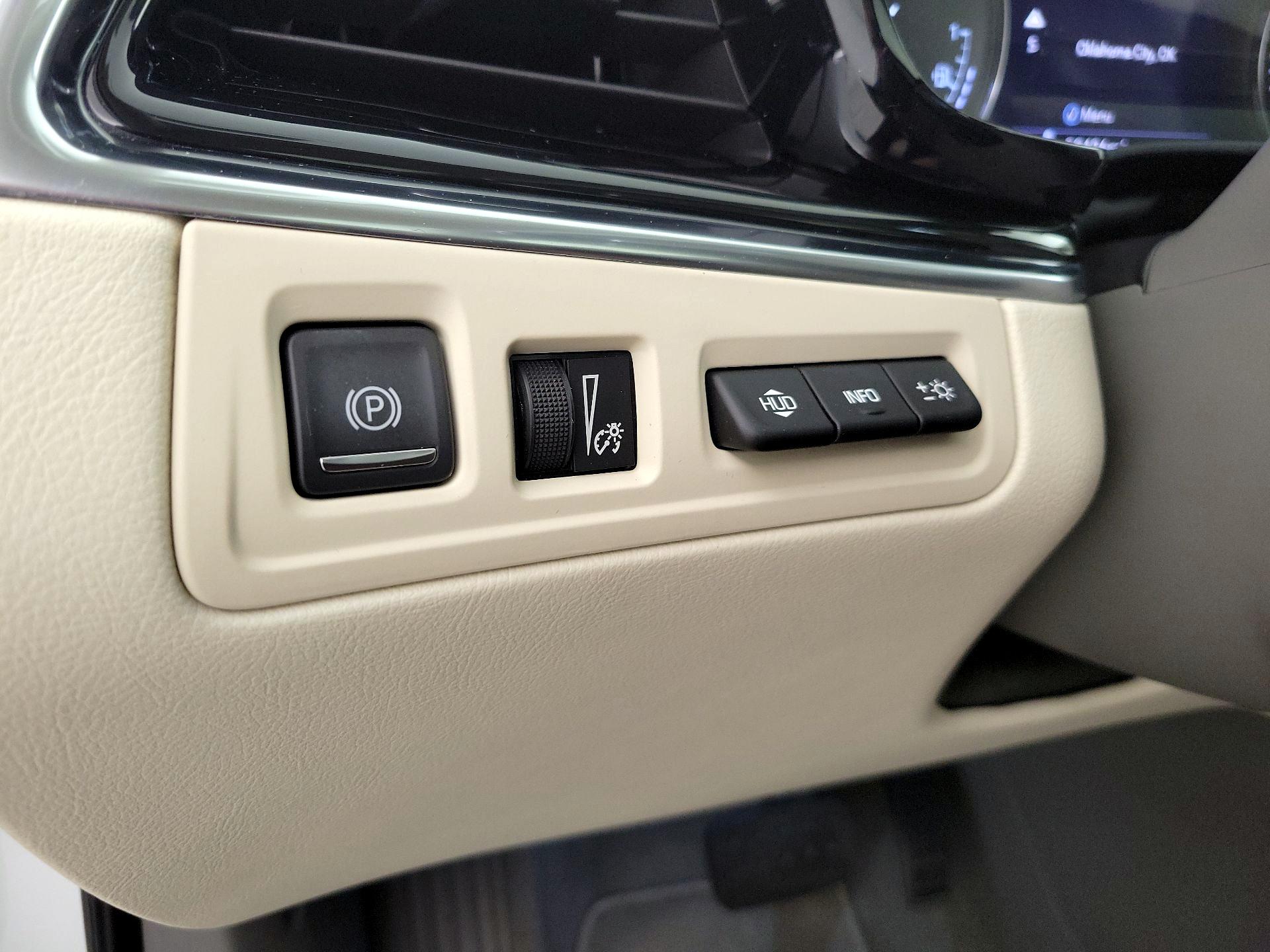 Thumbnail: 2023 Cadillac XT6 - 13