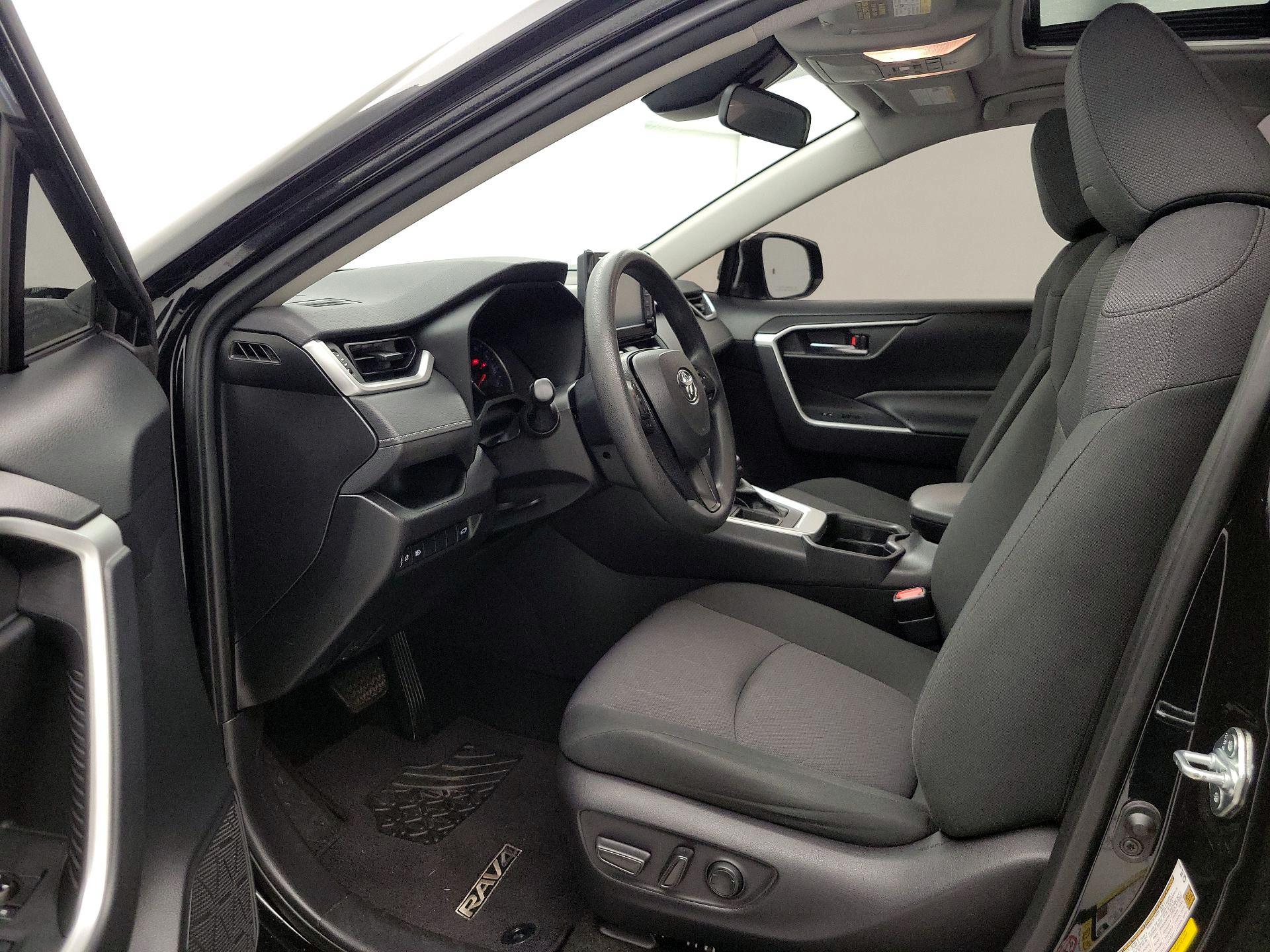 Thumbnail: 2019 Toyota RAV4 - 11