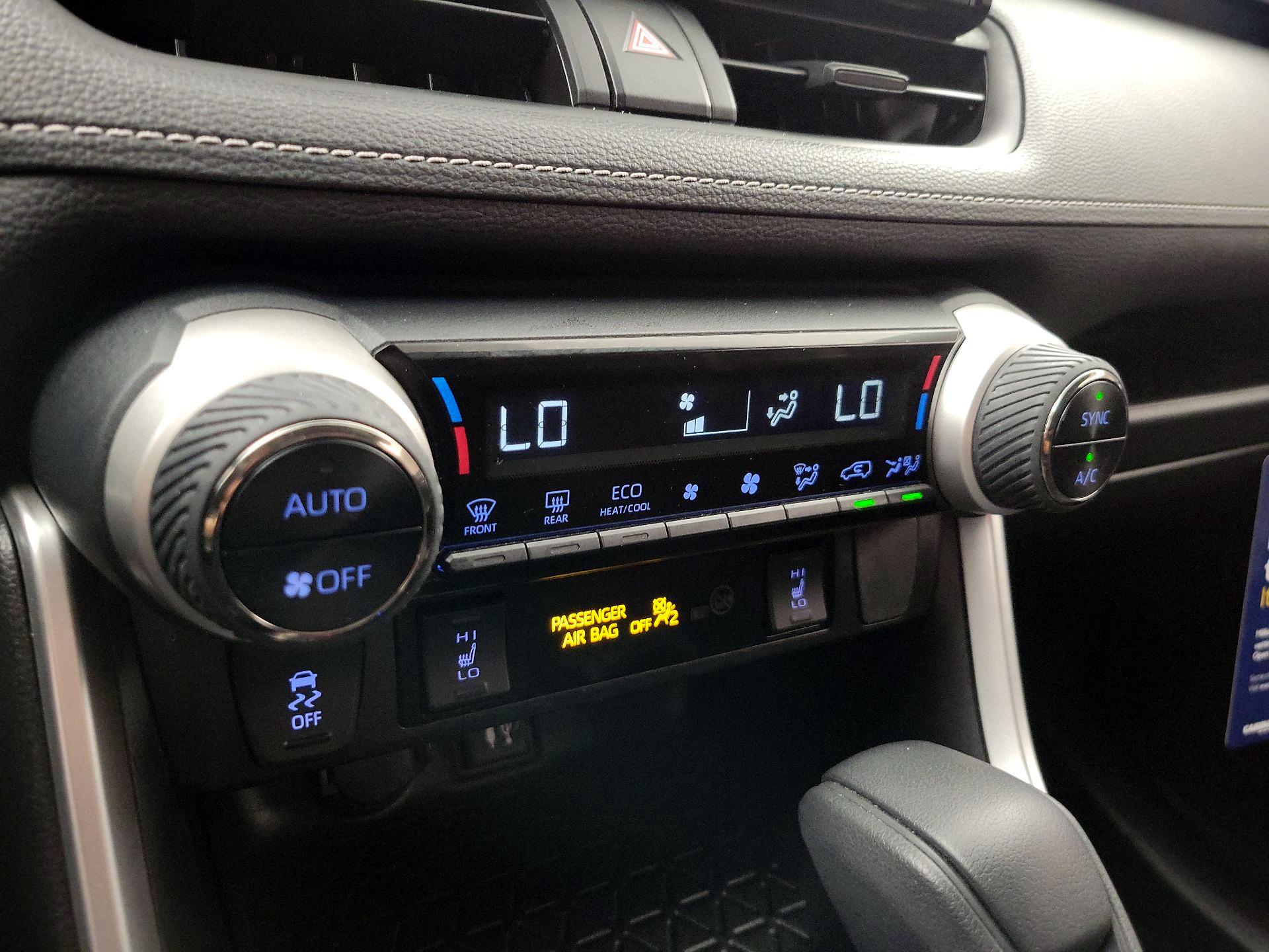 Thumbnail: 2019 Toyota RAV4 - 16