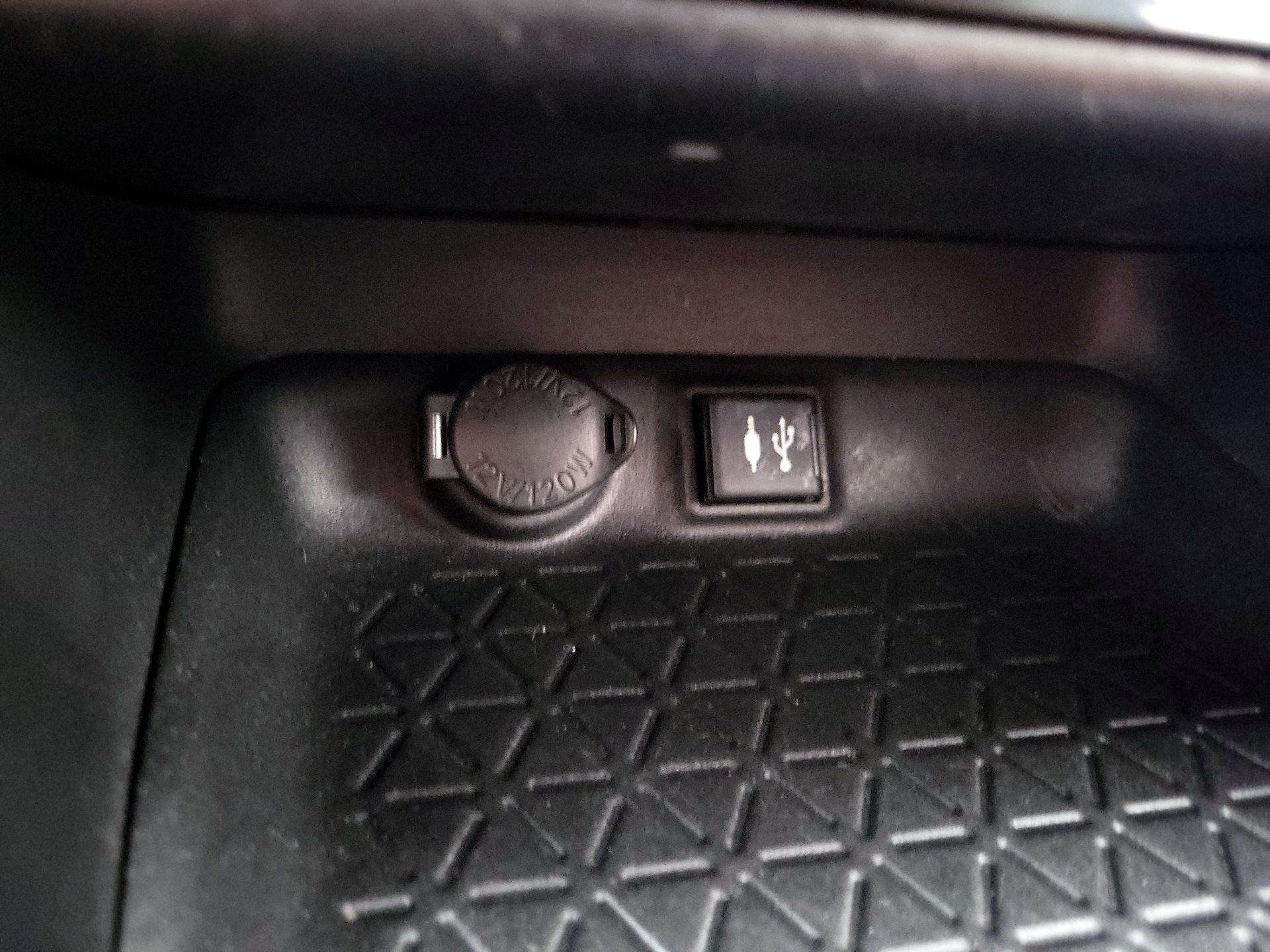 Thumbnail: 2019 Toyota RAV4 - 18