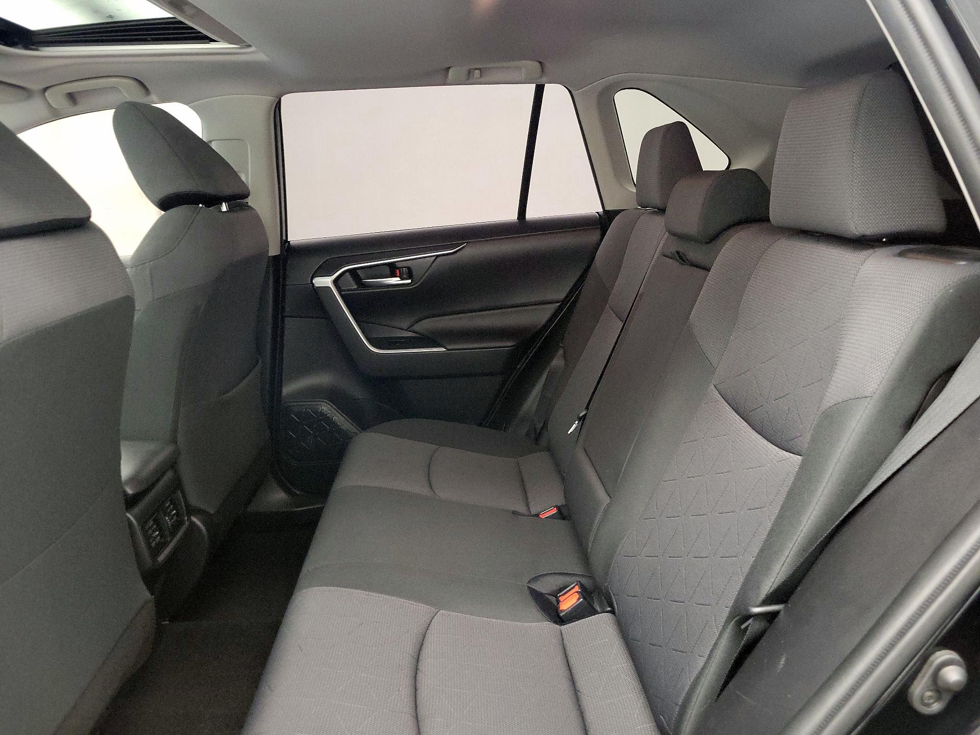 Thumbnail: 2019 Toyota RAV4 - 20