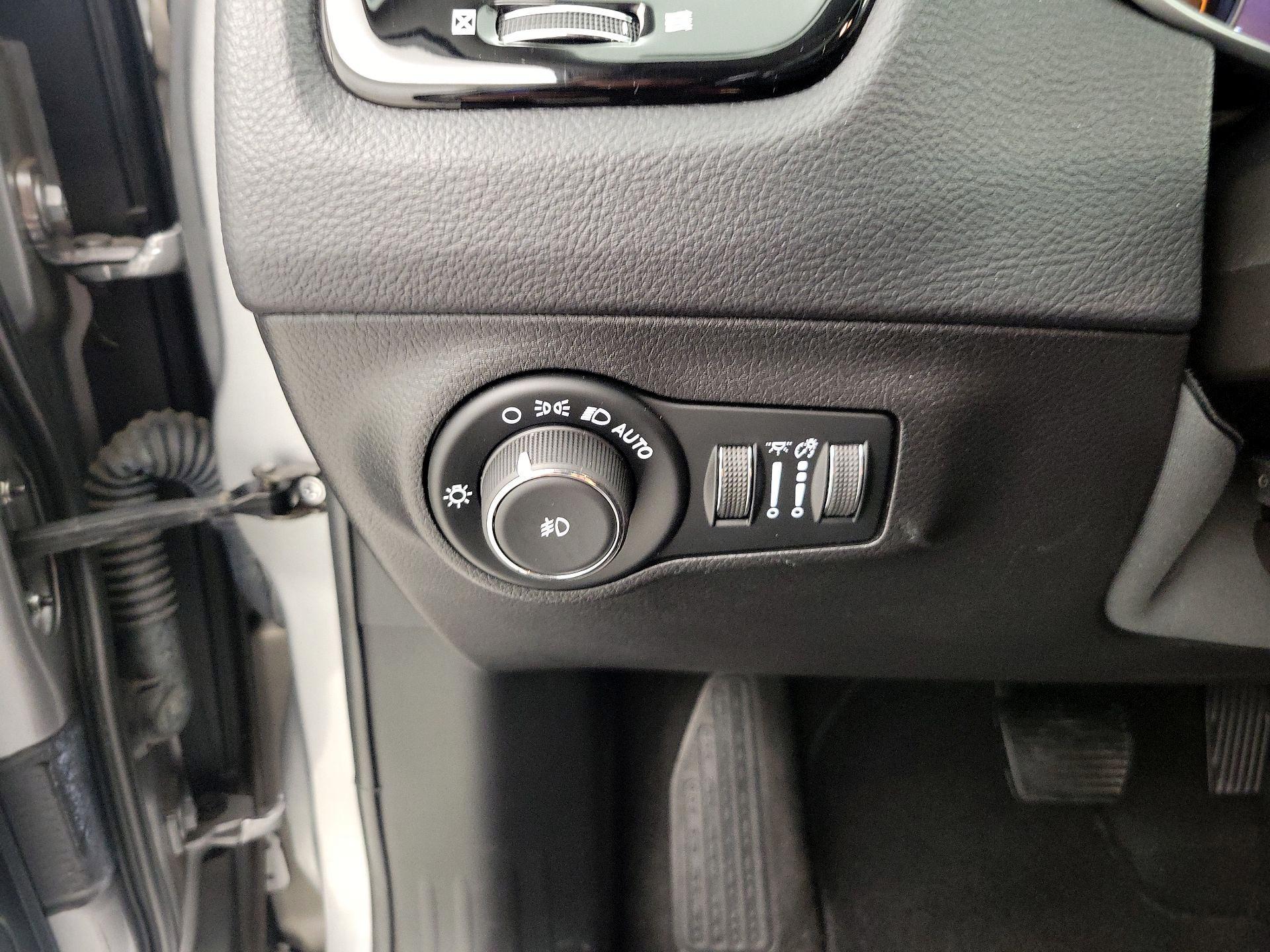 Thumbnail: 2019 Jeep Compass - 13