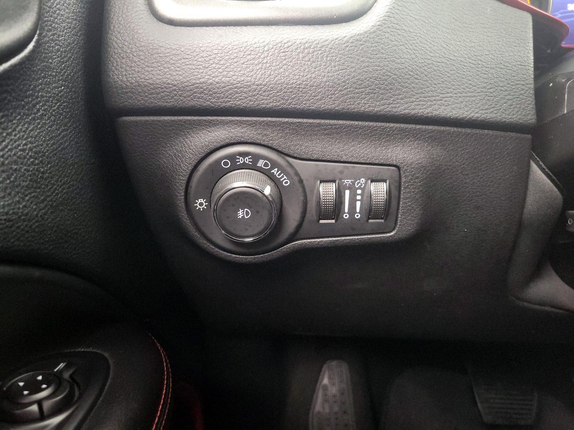 Thumbnail: 2019 Jeep Compass - 13