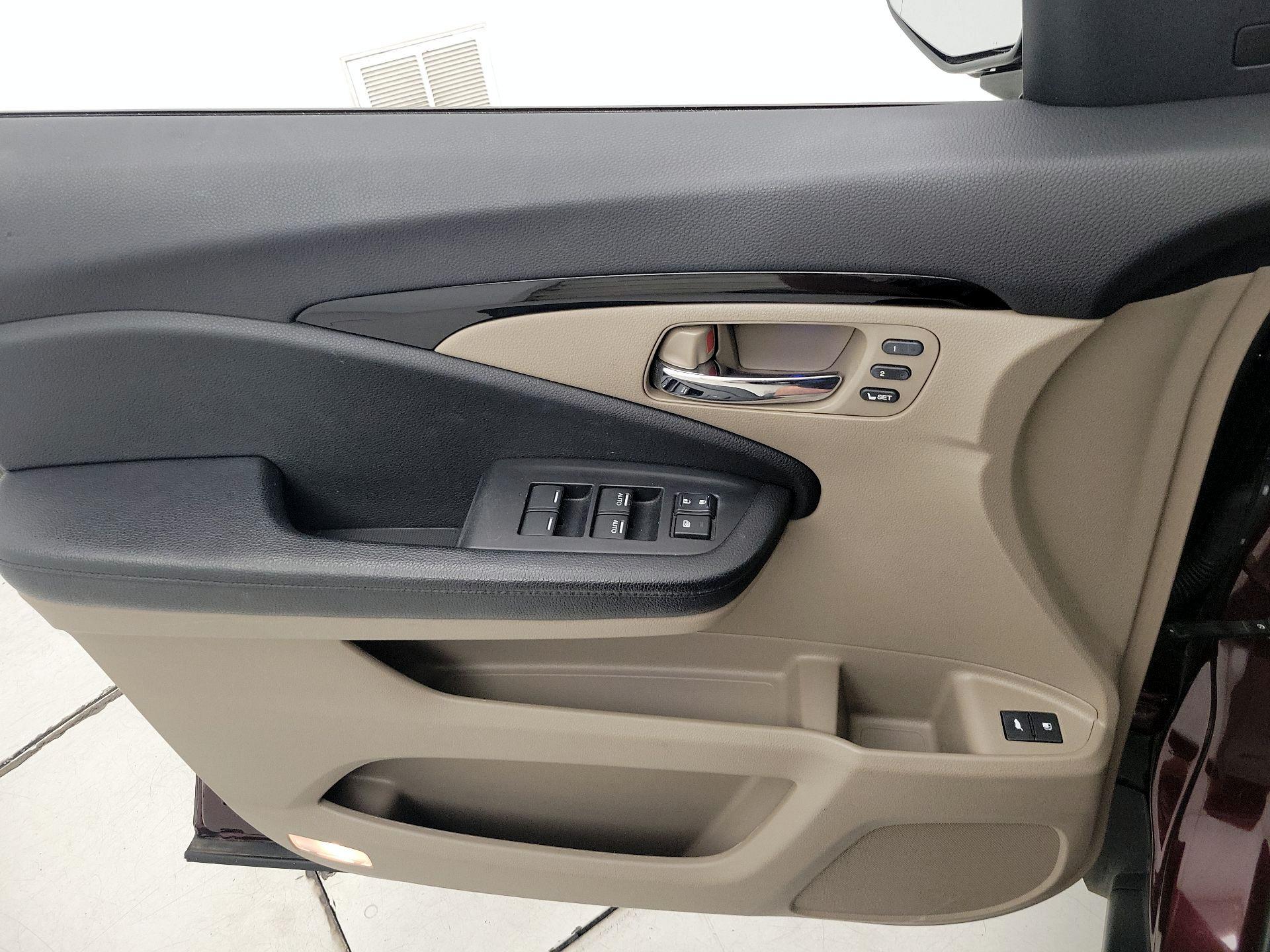 Thumbnail: 2016 Honda Pilot - 12