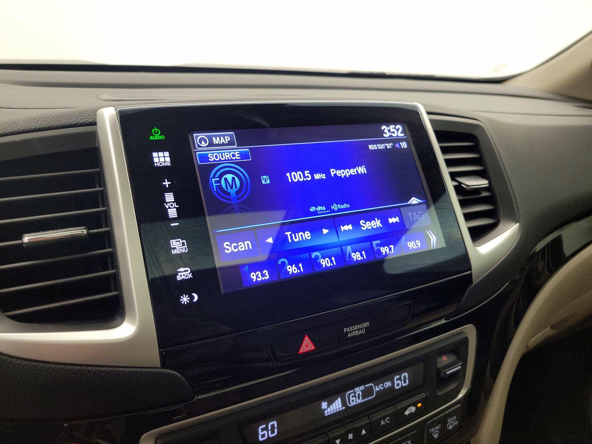 Thumbnail: 2016 Honda Pilot - 16
