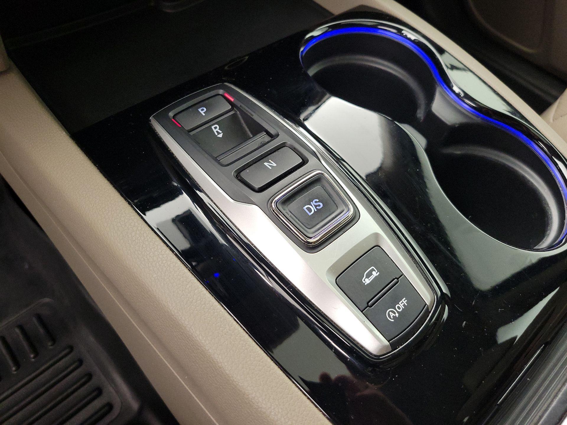 Thumbnail: 2016 Honda Pilot - 18