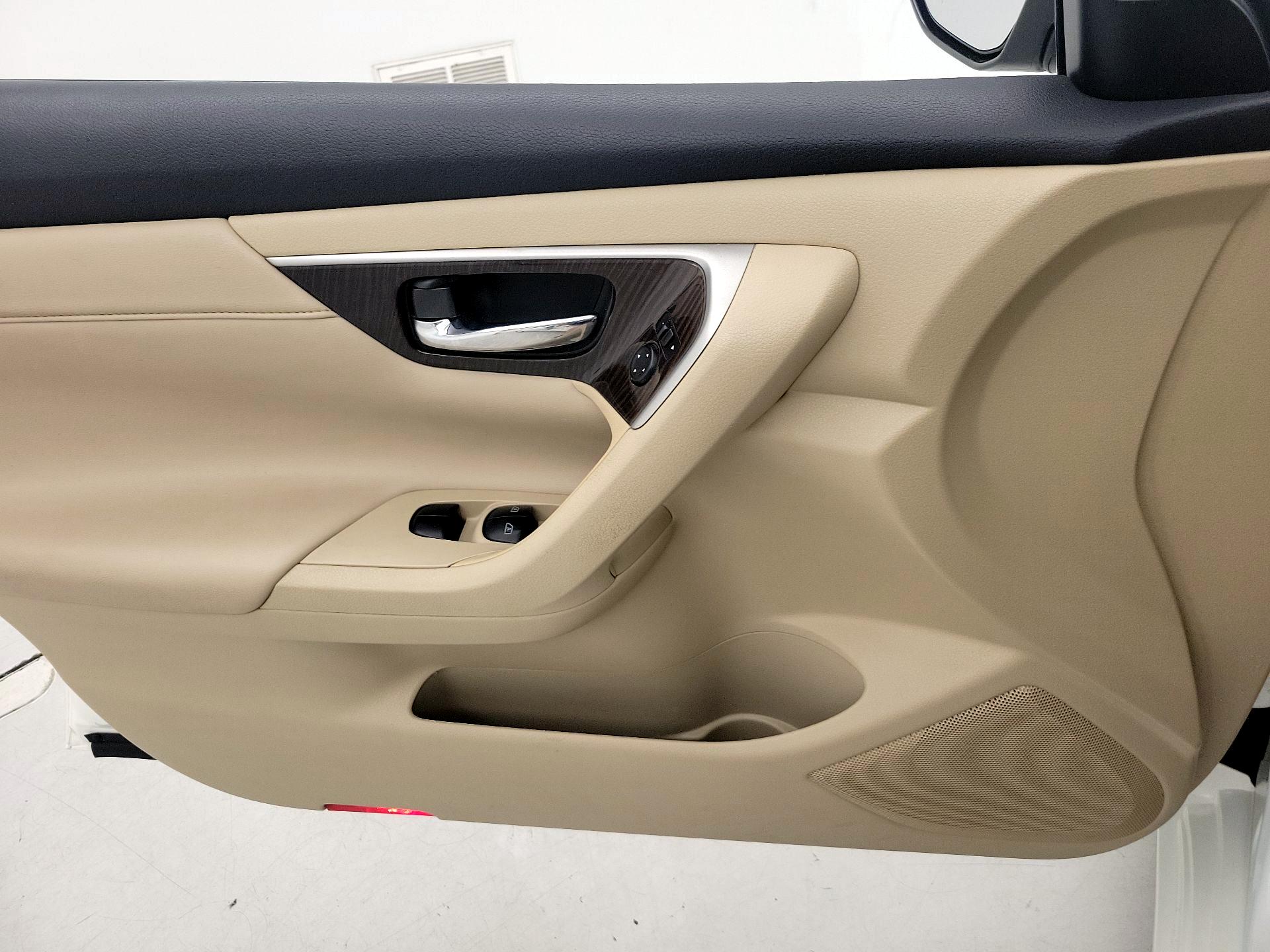 Thumbnail: 2014 Nissan Altima - 12