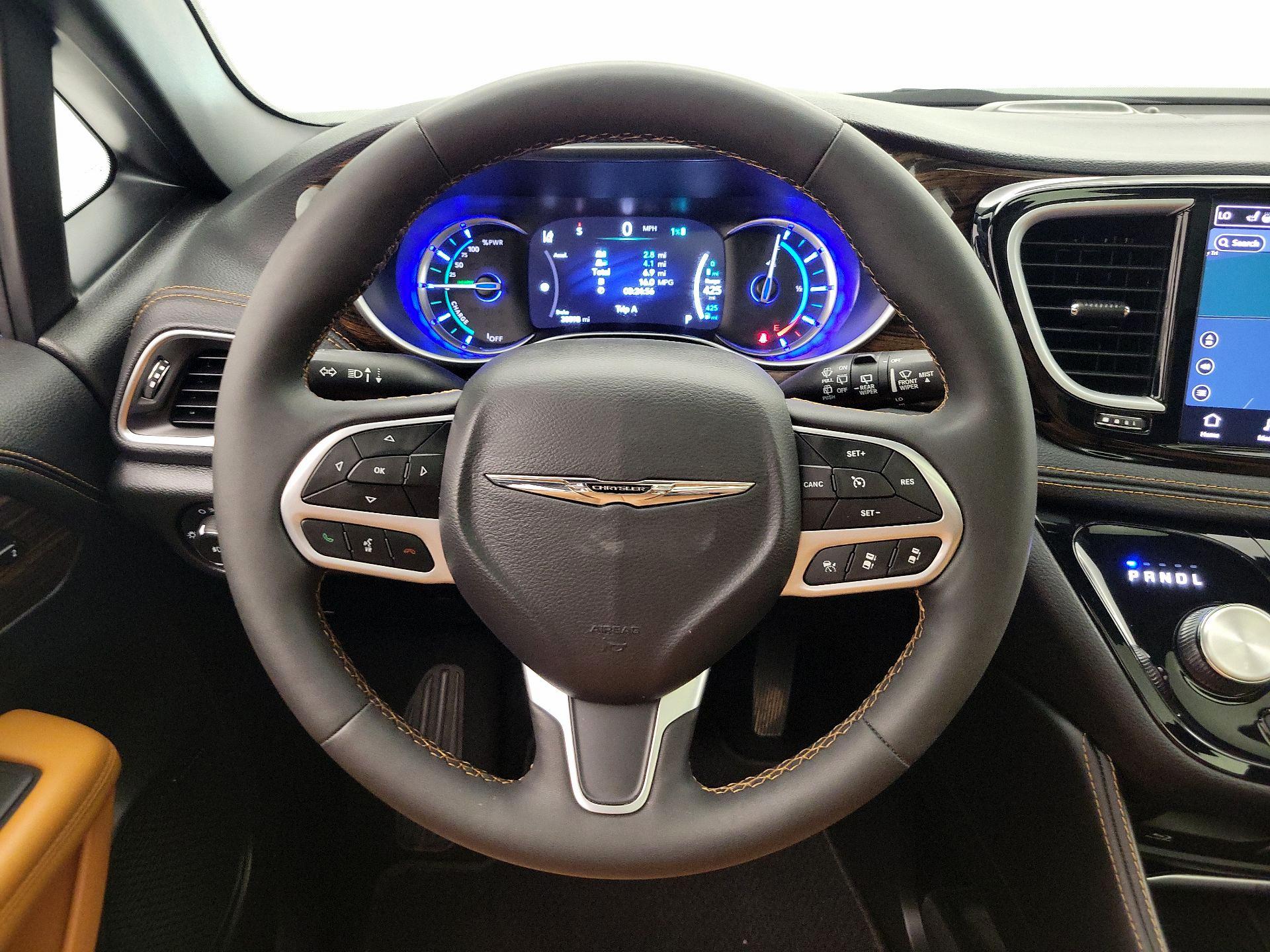 Thumbnail: 2023 Chrysler Pacifica - 10