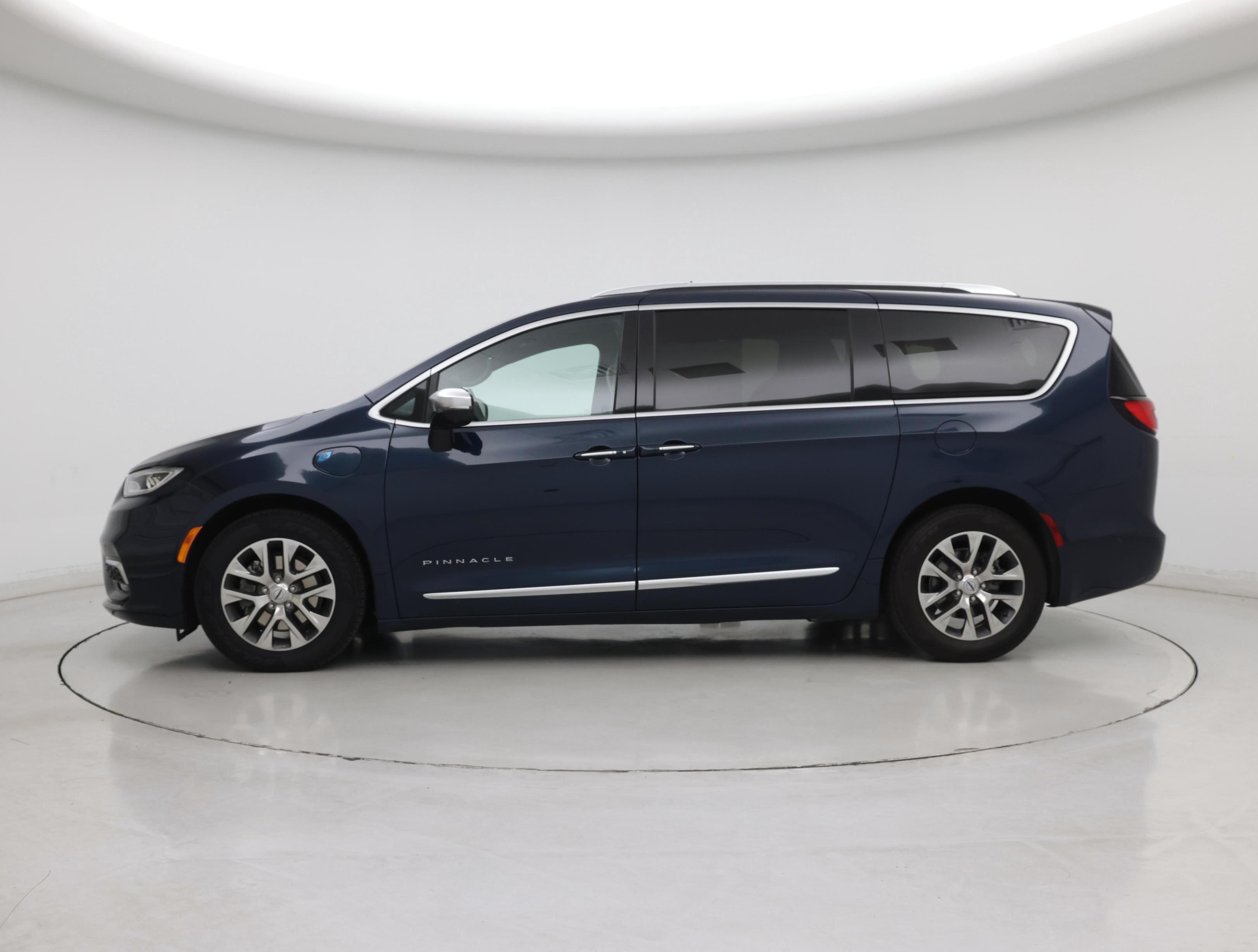 Thumbnail: 2023 Chrysler Pacifica - 3