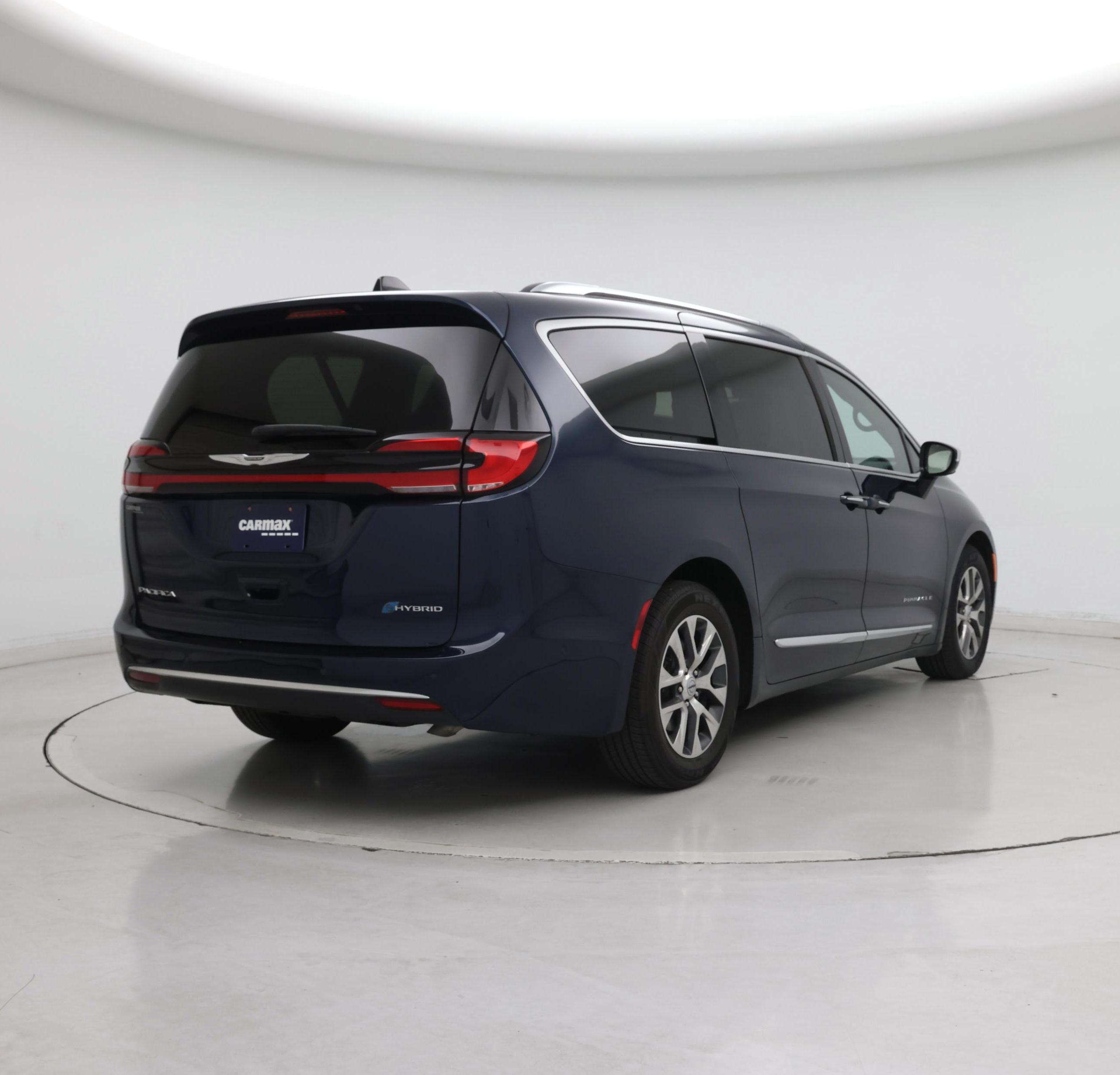 Thumbnail: 2023 Chrysler Pacifica - 8