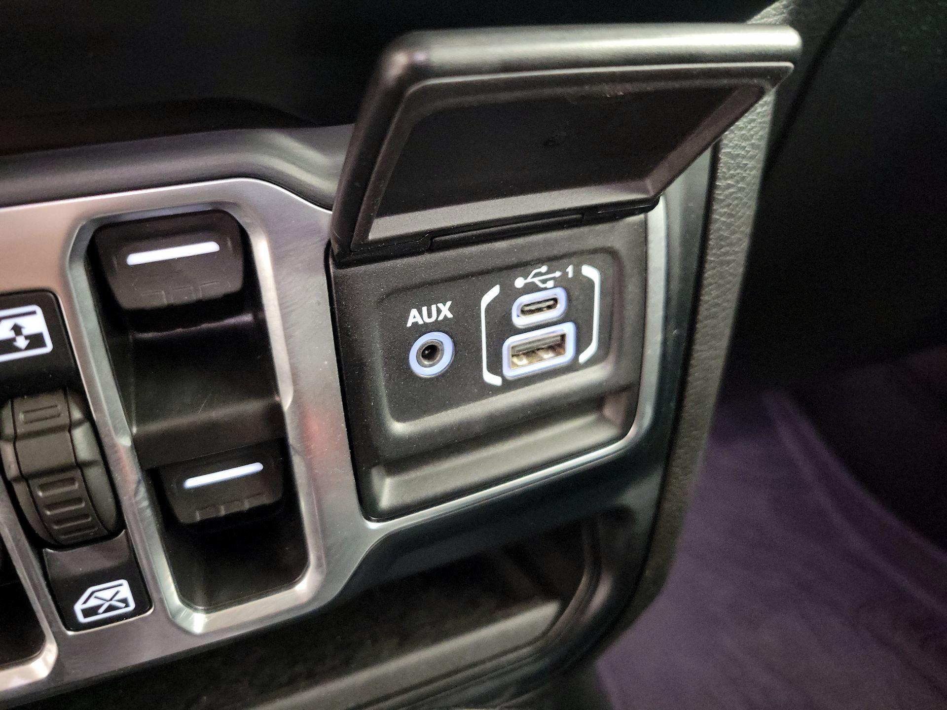 Thumbnail: 2023 Jeep Gladiator - 18