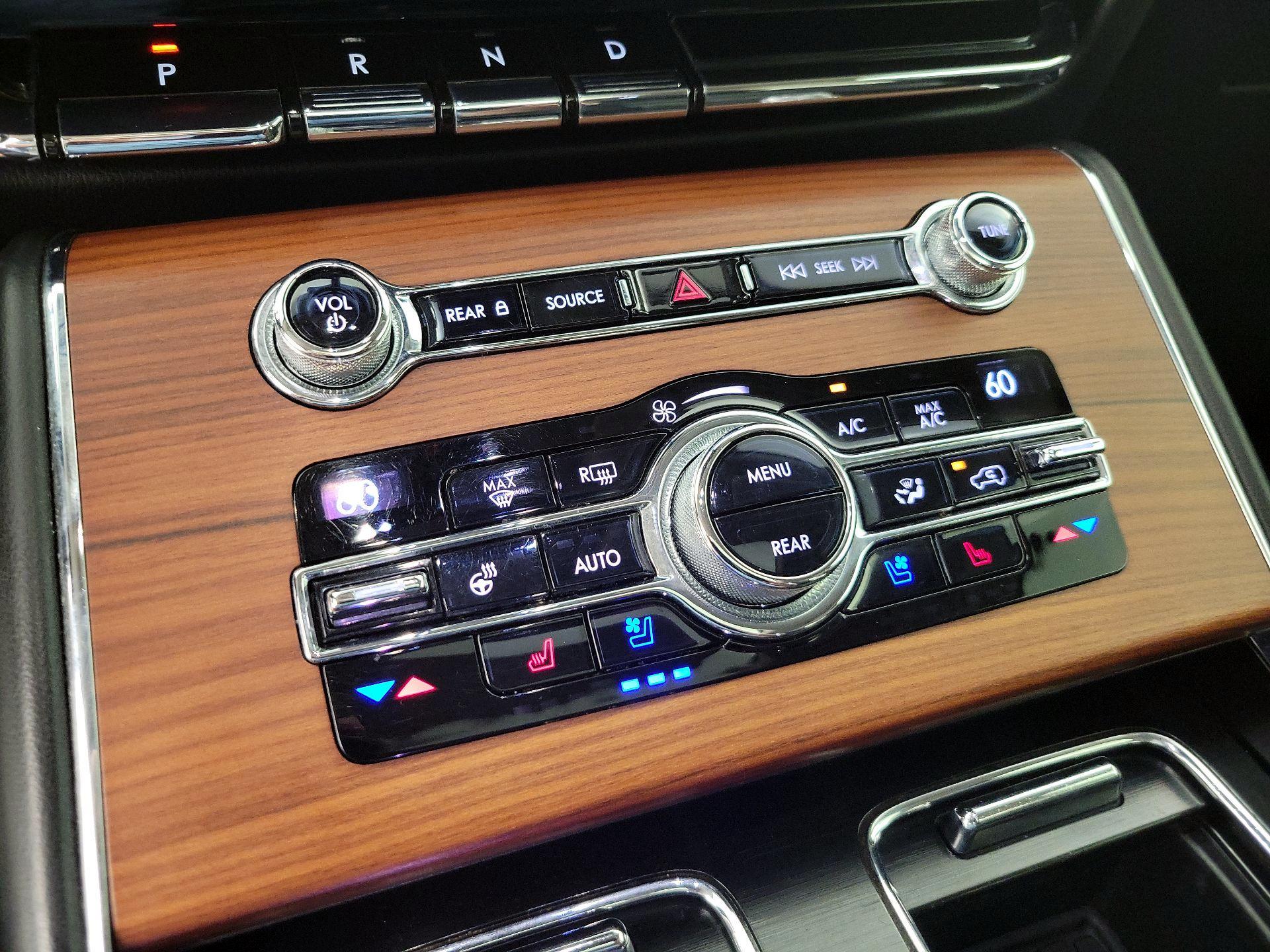 Thumbnail: 2020 Lincoln Aviator - 17