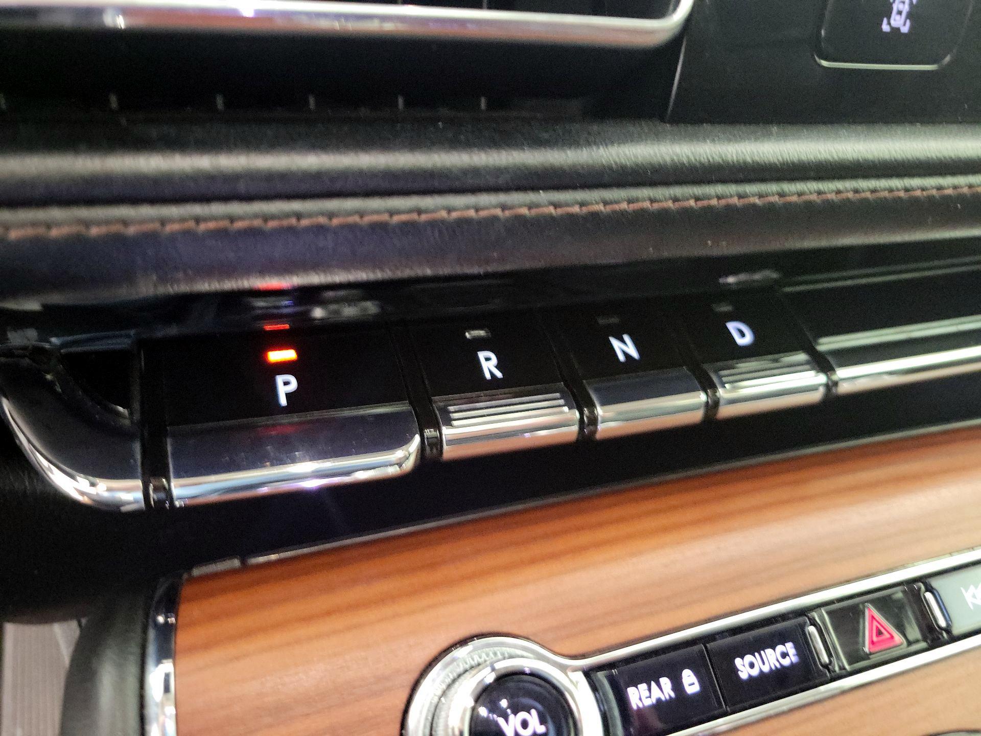 Thumbnail: 2020 Lincoln Aviator - 18