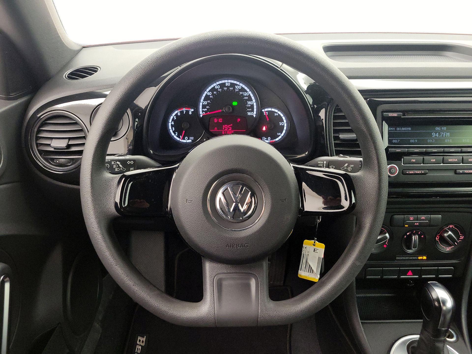 Thumbnail: 2014 Volkswagen Beetle - 10