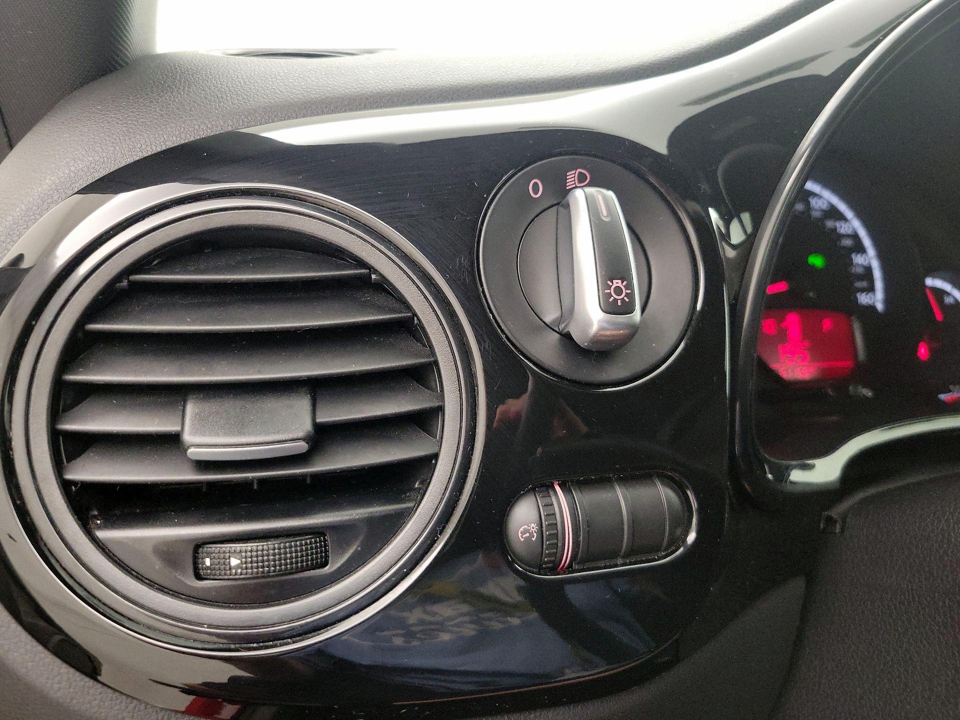 Thumbnail: 2014 Volkswagen Beetle - 13