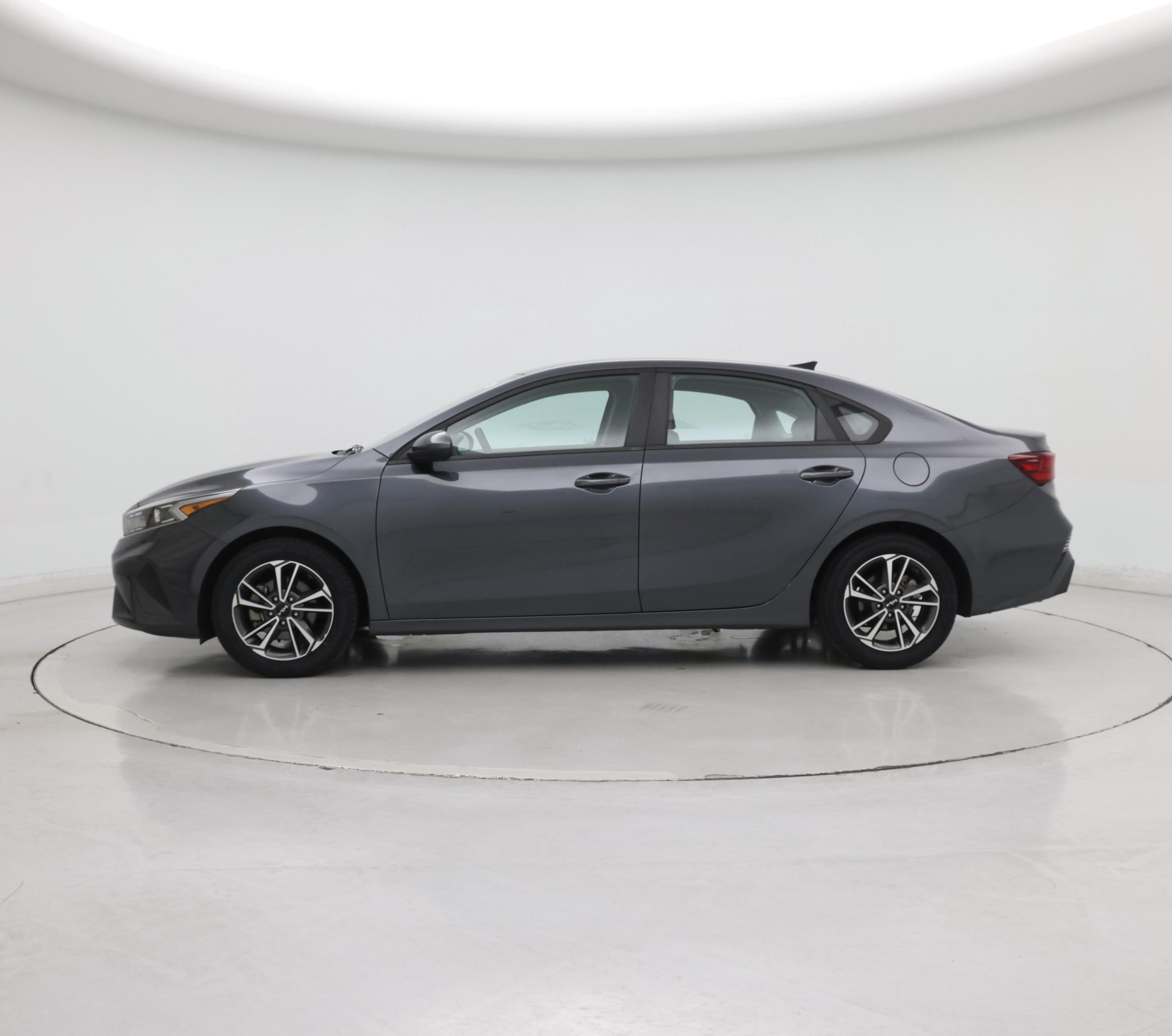 Thumbnail: 2022 Kia Forte - 3