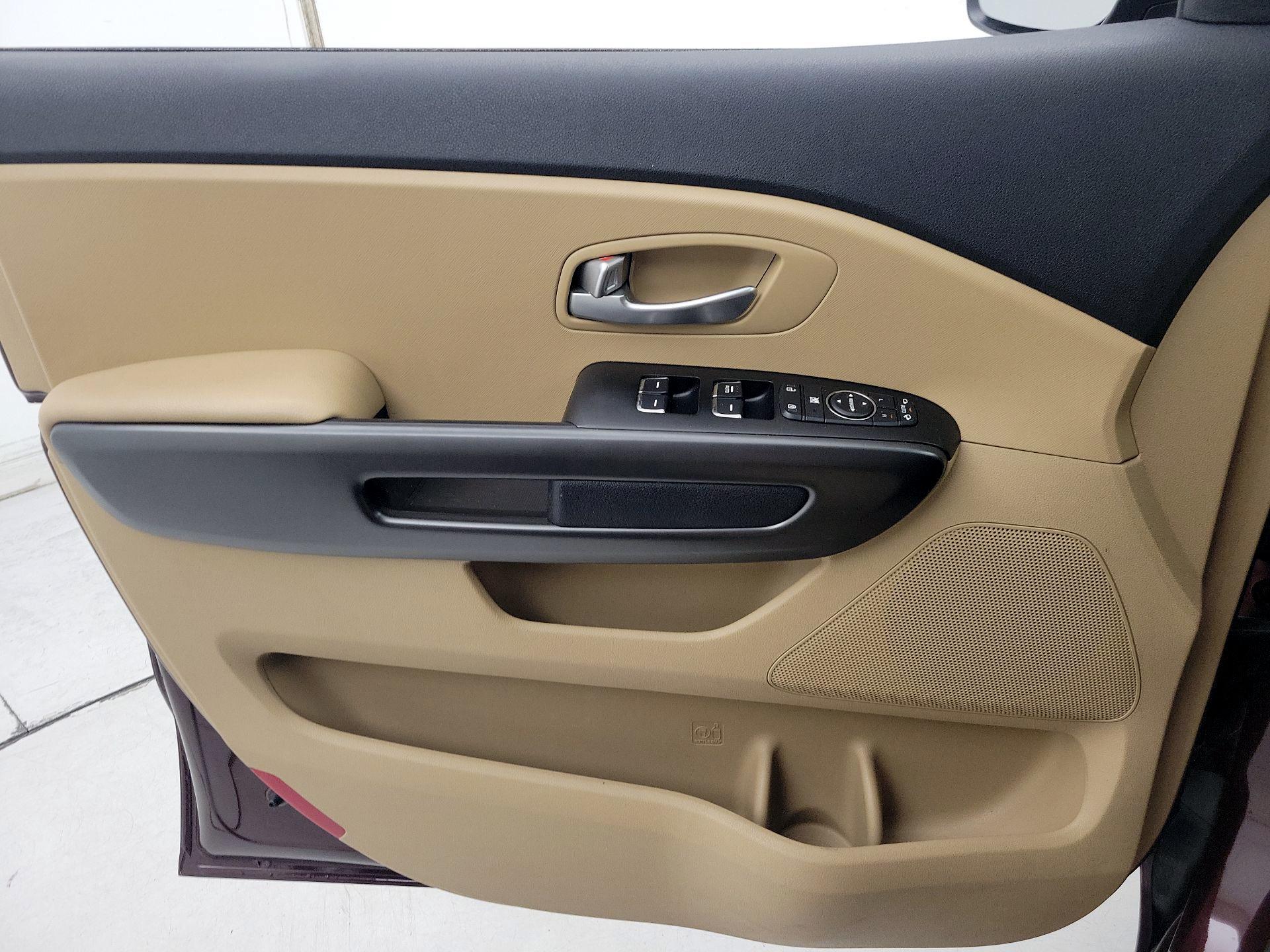Thumbnail: 2016 Kia Sedona - 12