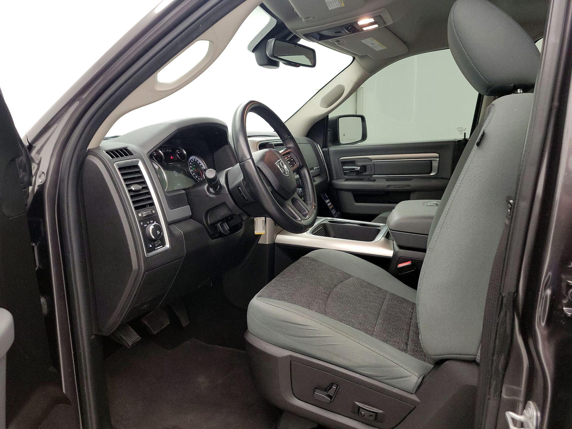 Thumbnail: 2019 RAM 1500 Classic - 11